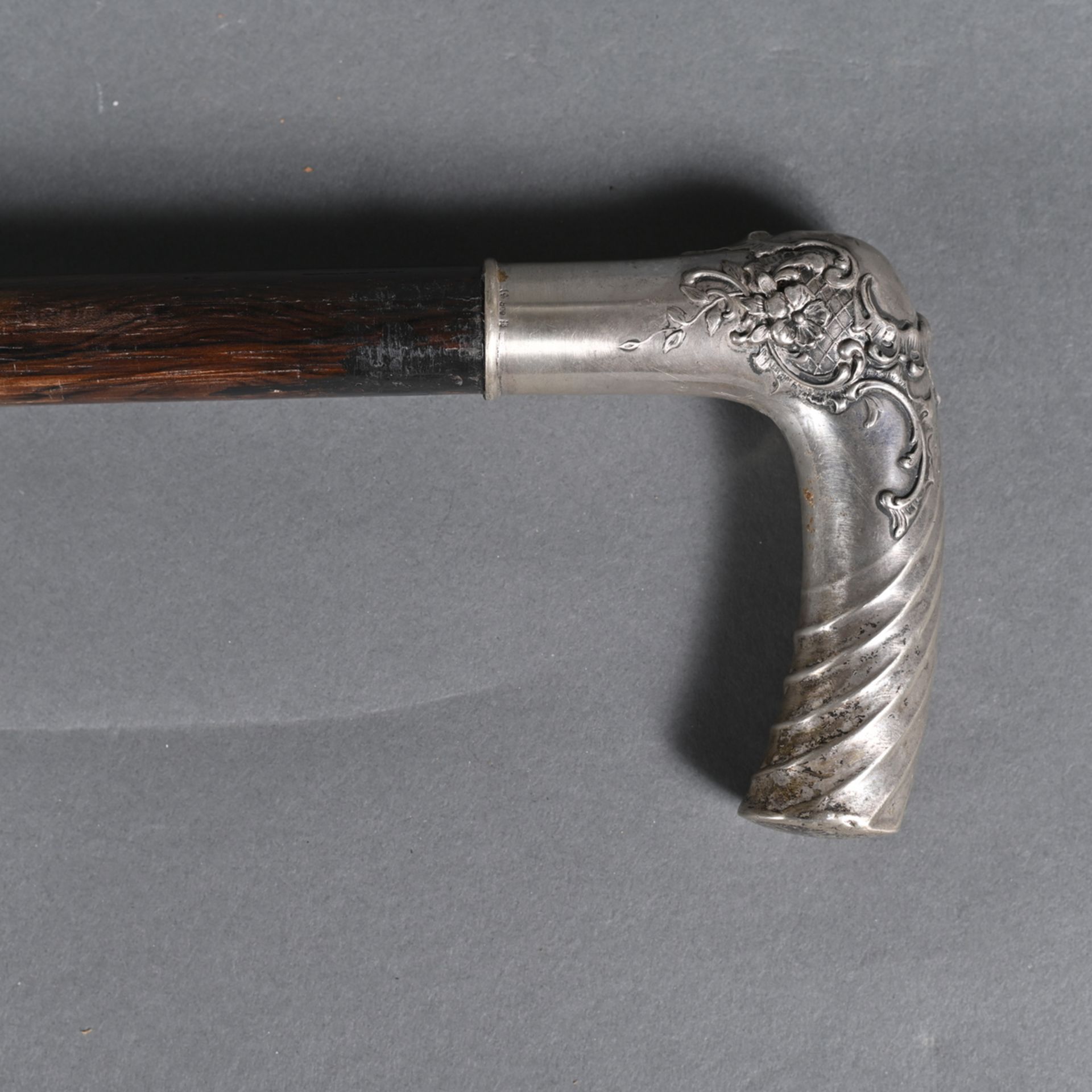 Krücke, um 1860, Silber punz. 800 mit Halbmond und Krone, Zwinge Messing versilbert, Schuss