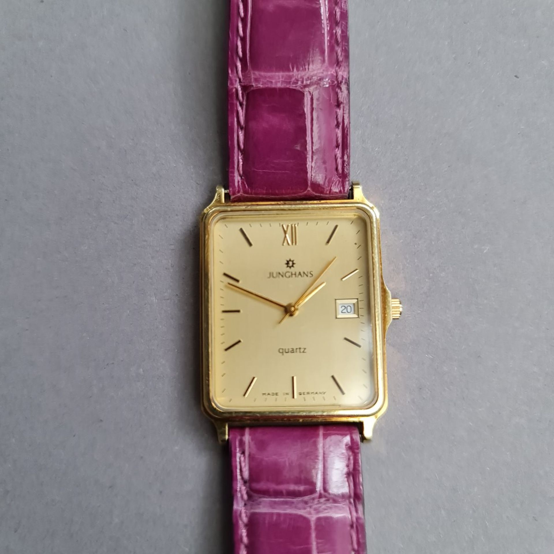 "Junghans" Armbanduhr, GG 585, Made in Germany, Quartz, sehr gute Erhaltung, Maße 3 x 2,5 cm