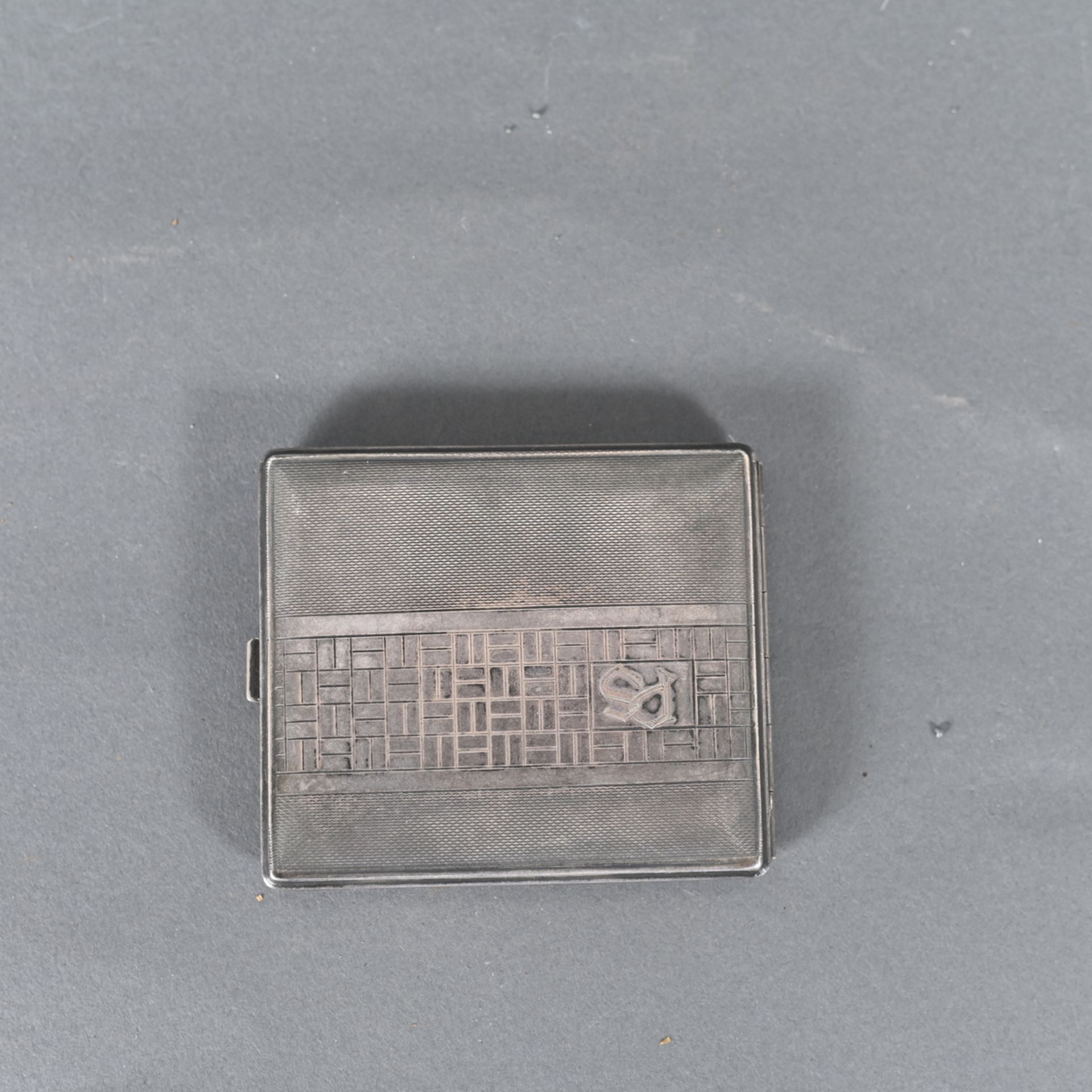 Art Déco Zigarettenetui, Silber punziert 800, um 1920, geometrisch ziseliert, monogrammiert PS,