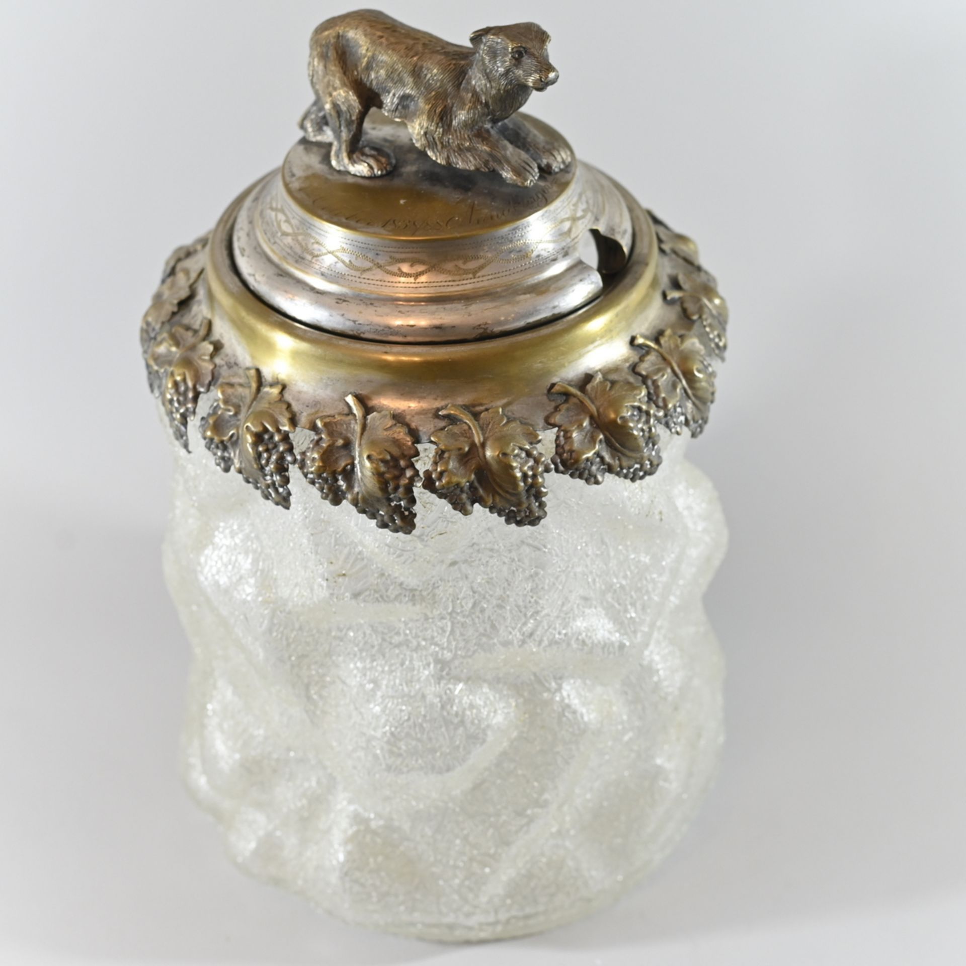 Eisglas-Bowle, datiert 1838-1888, in Form geblasenes reliefiertes Gefäß, Rand unter Metallring
