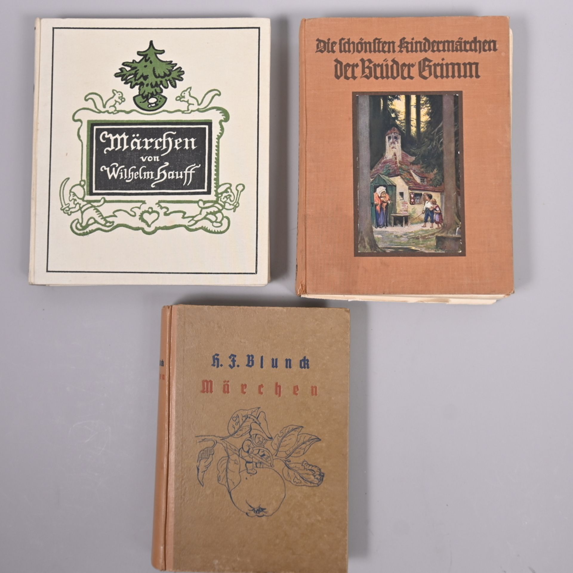 Drei Märchenbücher, "Märchen v. Wilhelm Hauff", sehr gut erh., "Die schönsten Kindermärchen der