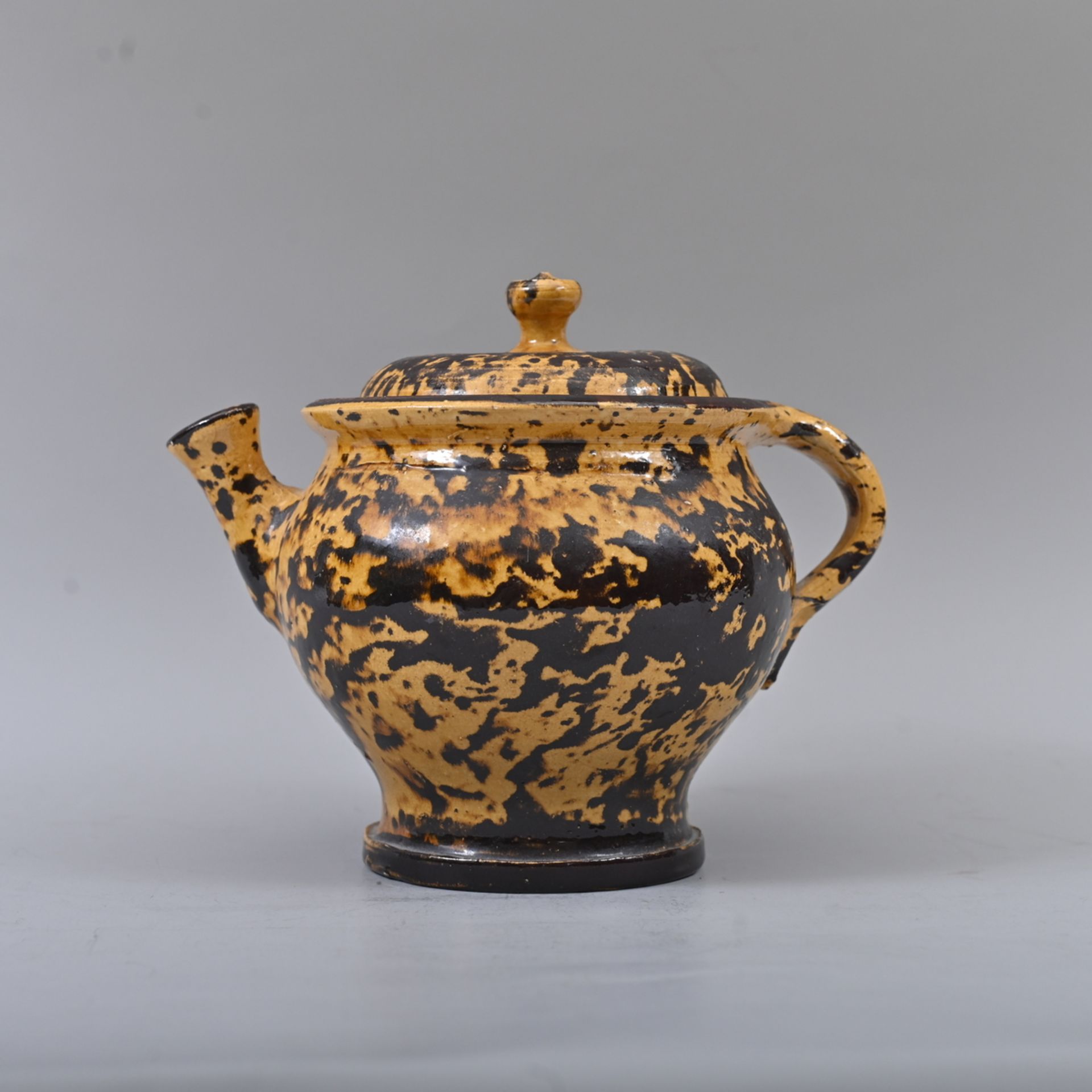 Thurnau-Keramik/Oberfranken, Rohrkanne mit Deckel, hellgelber Scherben, transparente Bleiglasur, H