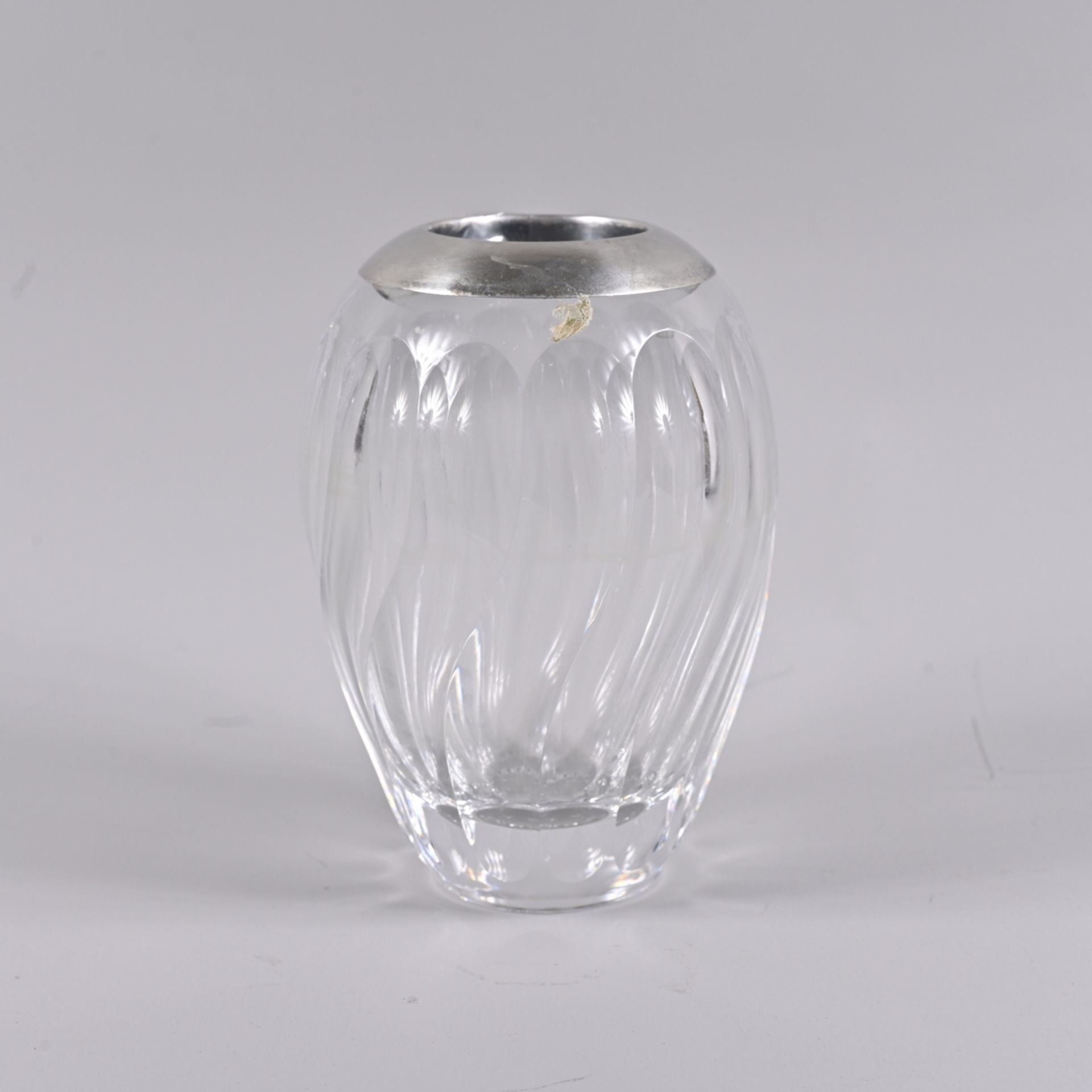 Art Déco, Vase mit Silbermontierung, punziert 835 mit Halbmond und Krone, farbloses Glas mit