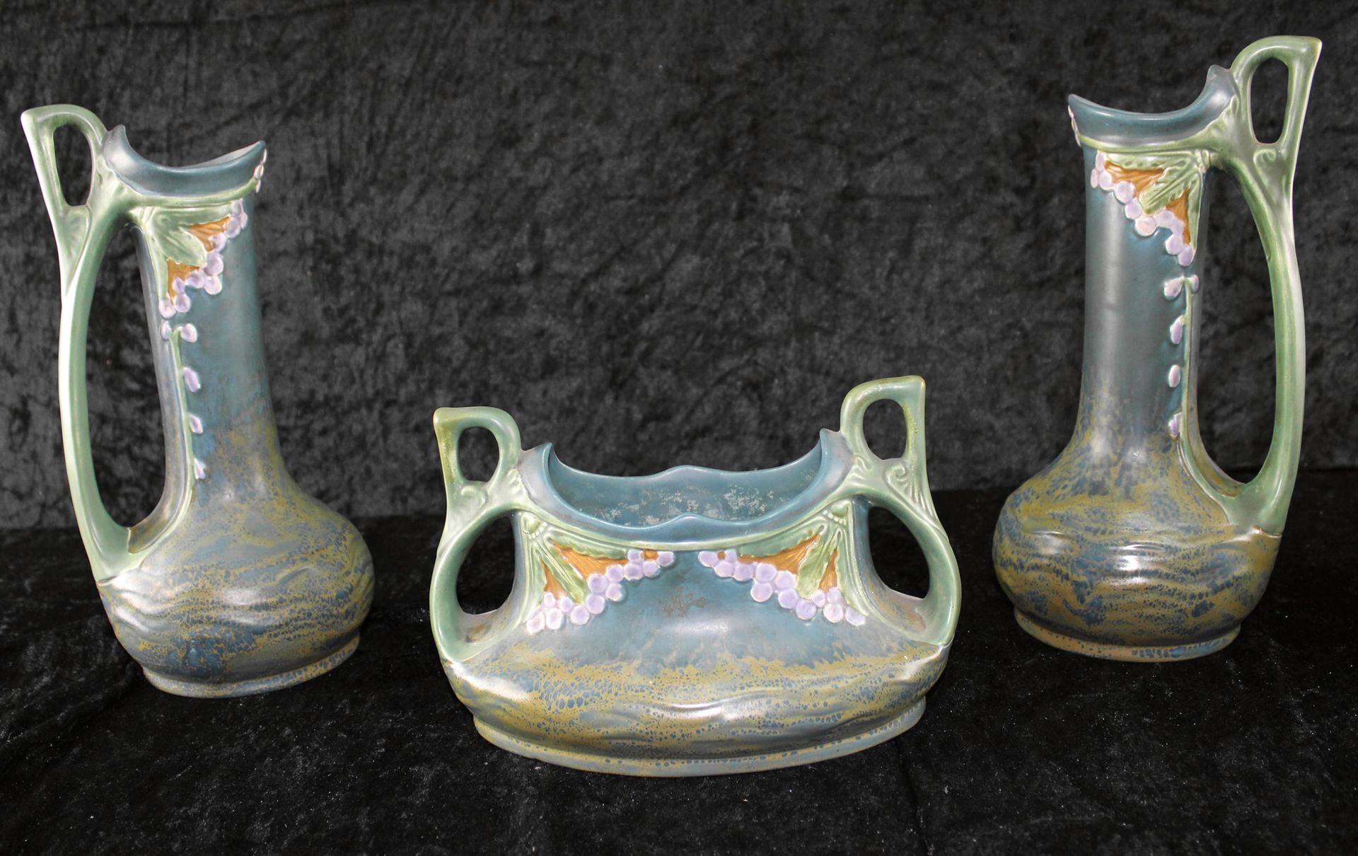 Vertiko Keramik- Set, 3-tlg., Jardiniere u. zwei Vasen, Austria Keramik, Jugendstil um 1900