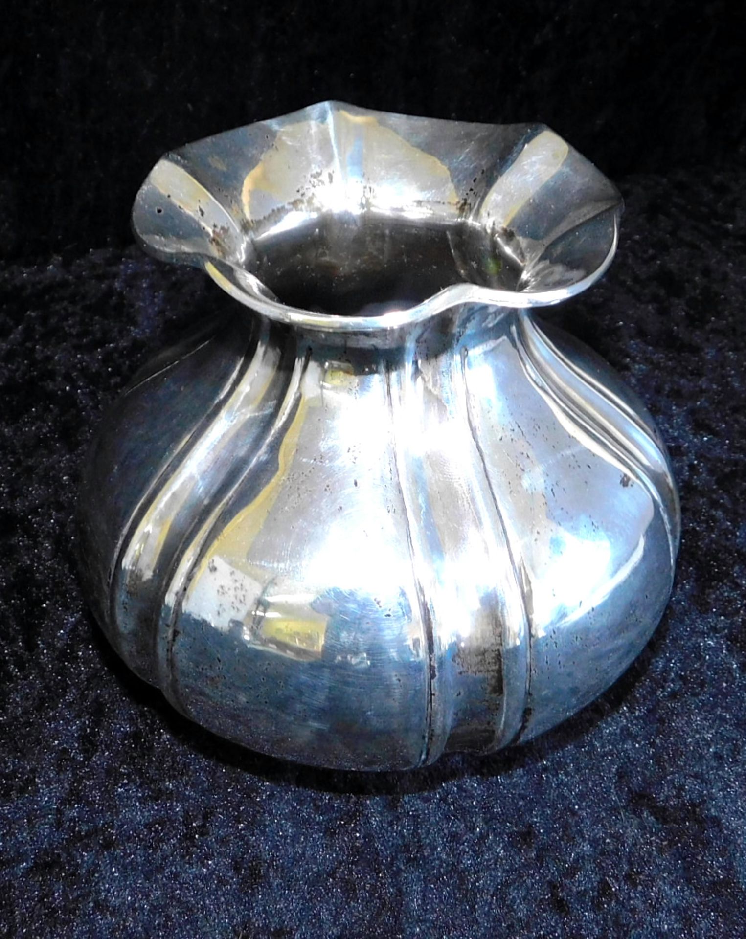 Vase Silber, AK 900 gepunzt, Biedermeier um 1830, Gewicht 243 g, Höhe 11 cm, Ø oberer Rand 9 c - Image 3 of 3