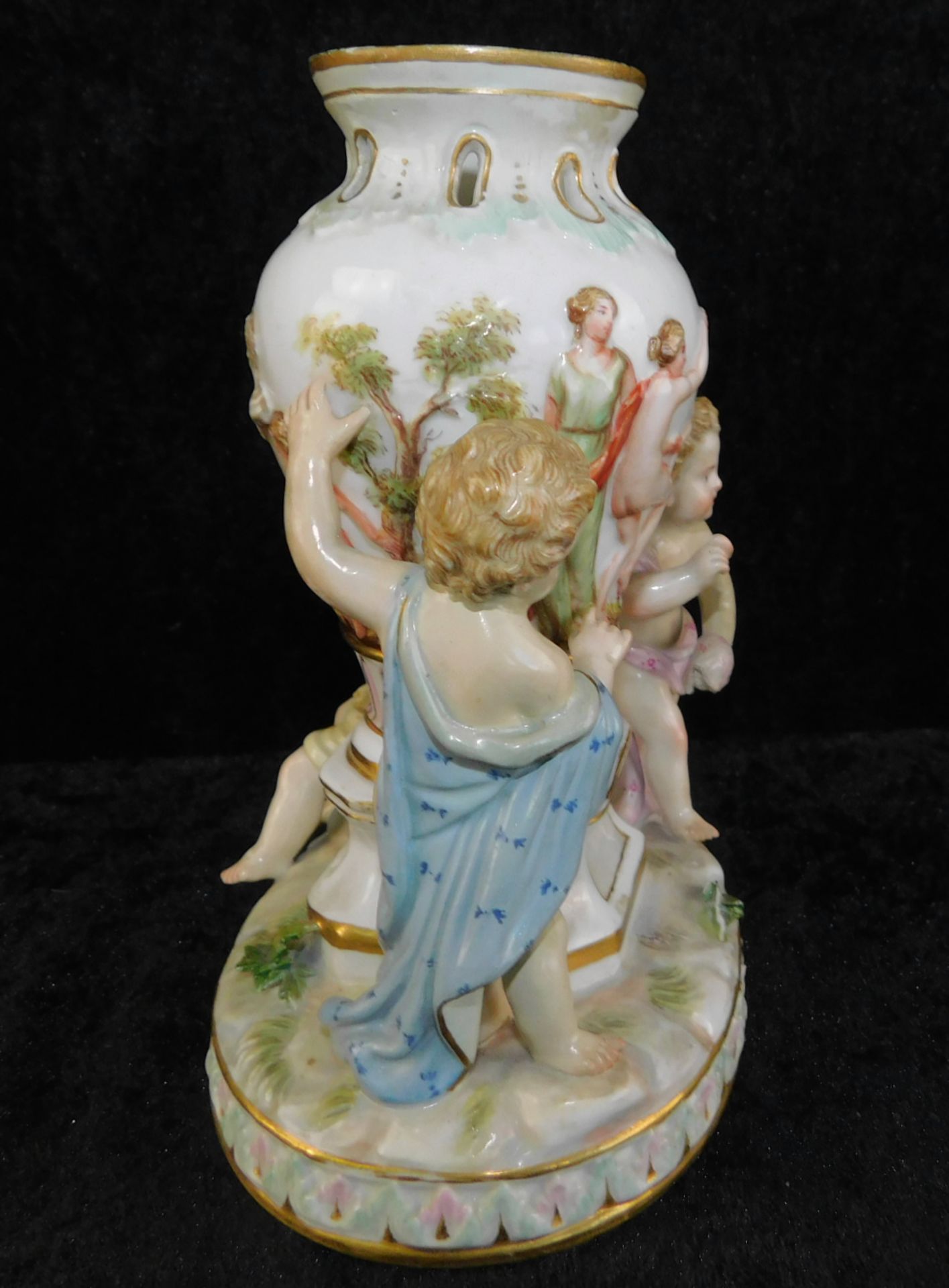 Meissen Amphorenvase mit Putti, Knaufzeit Ende 19. Jhdt., 1. Wahl, Höhe 15,5 cmPorzel - Image 3 of 5