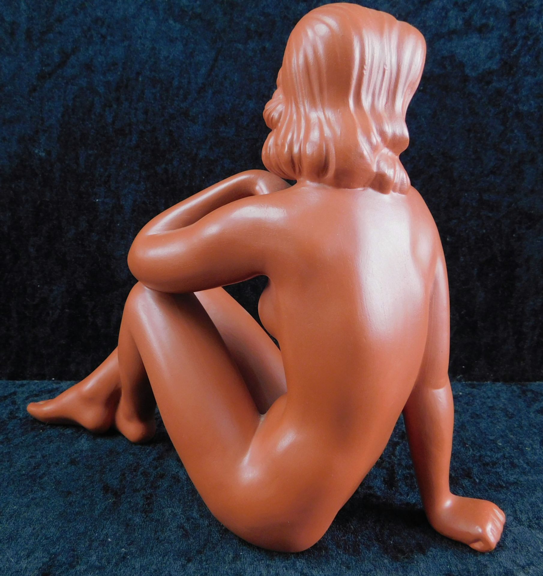 Terracotta Figur, Sitzender Akt, 2.H.20.Jhdt., Mod. 511, h: 21 cm, l: 26 cm - Bild 2 aus 3