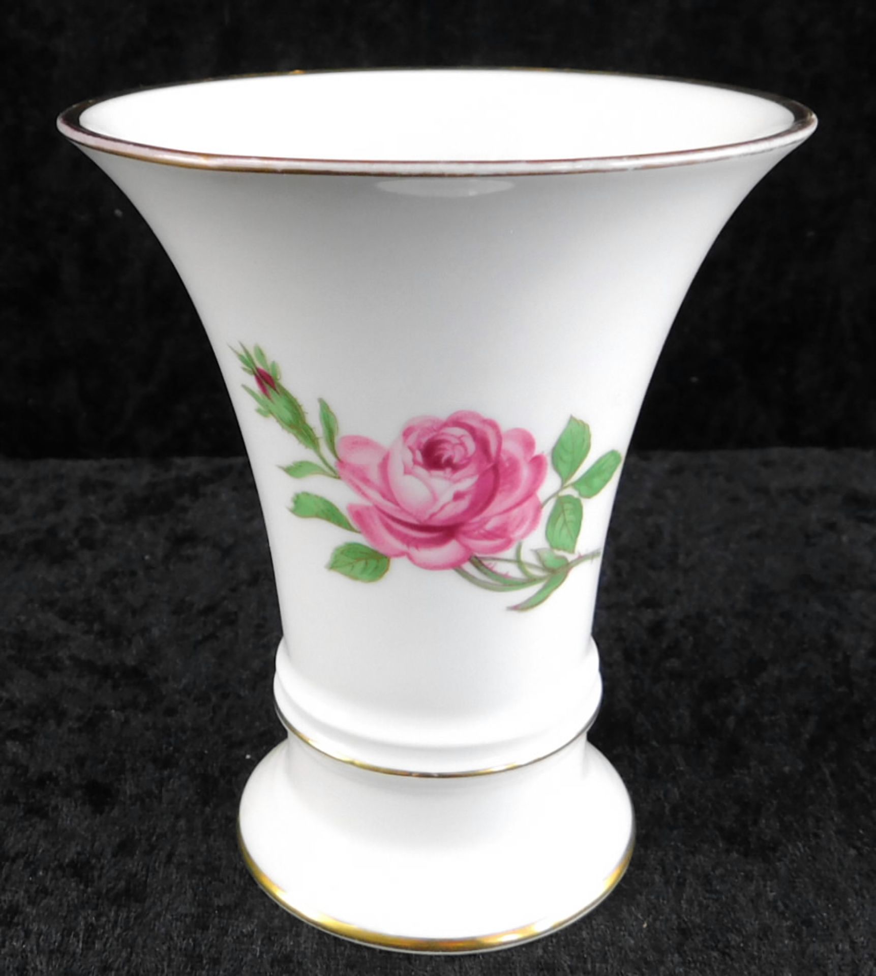 Vase Porzellanmanufaktur Fürstenberg, Dekor Rote Rose mit Goldrand, h: 11 cm, Ø 9 cm