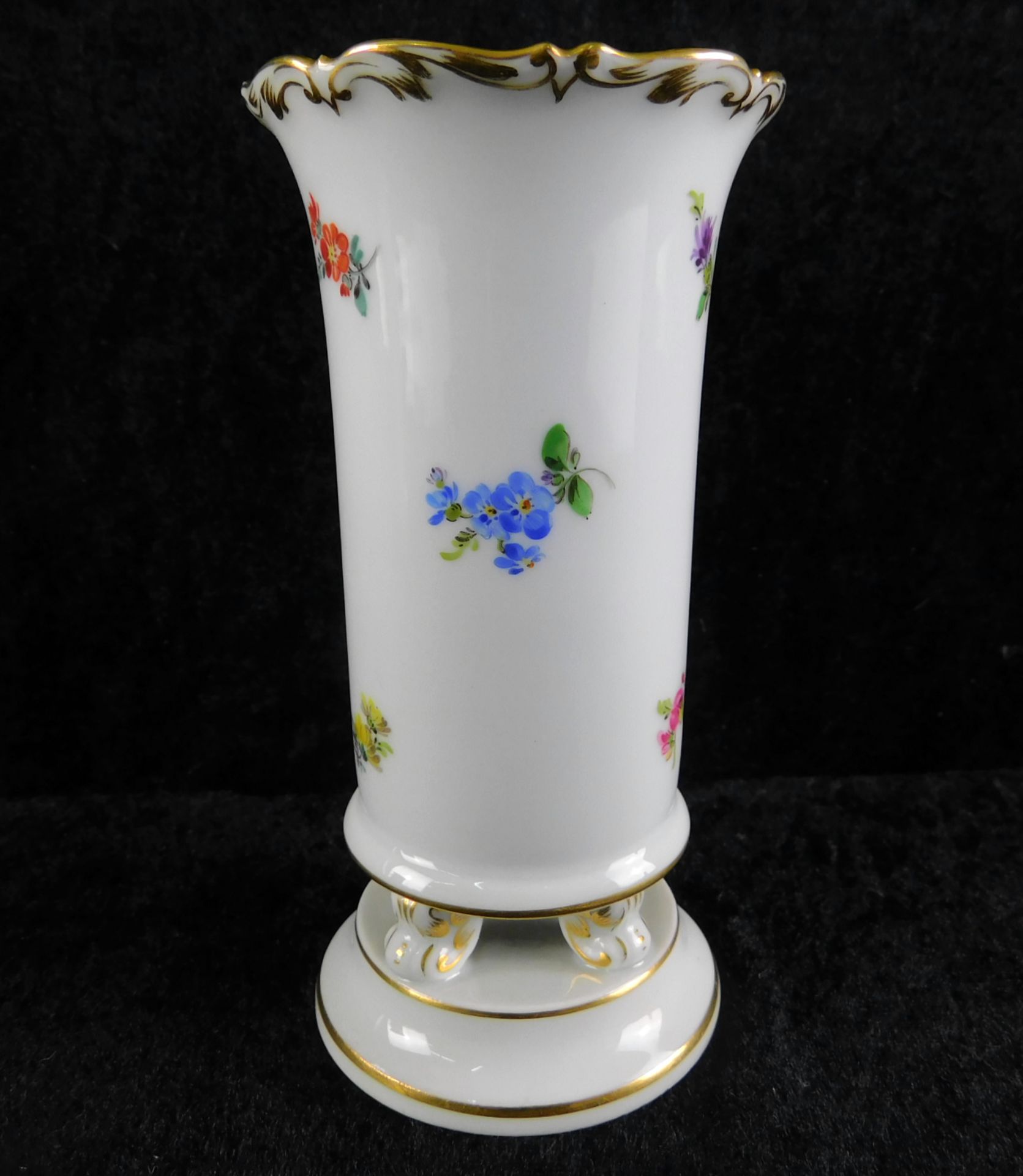 Meissen, Vase, blaue Schwertermarke 1924-34, 1. Wahl, div. Pressnummern, Blumenmalerei u. Goldde