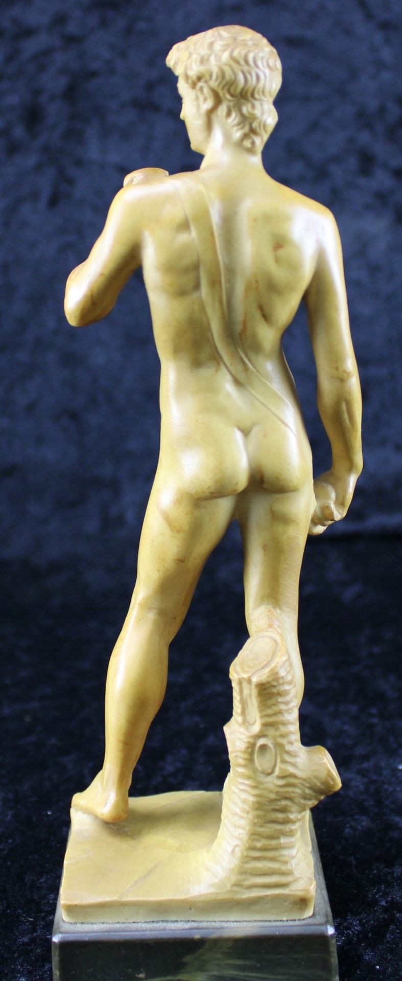 Kleine Skulptur des David nach Michelangelo, Kunstguss, h: 23 cm, b: 6,5 cm, 2.H.20.Jhdt.<br - Bild 2 aus 2