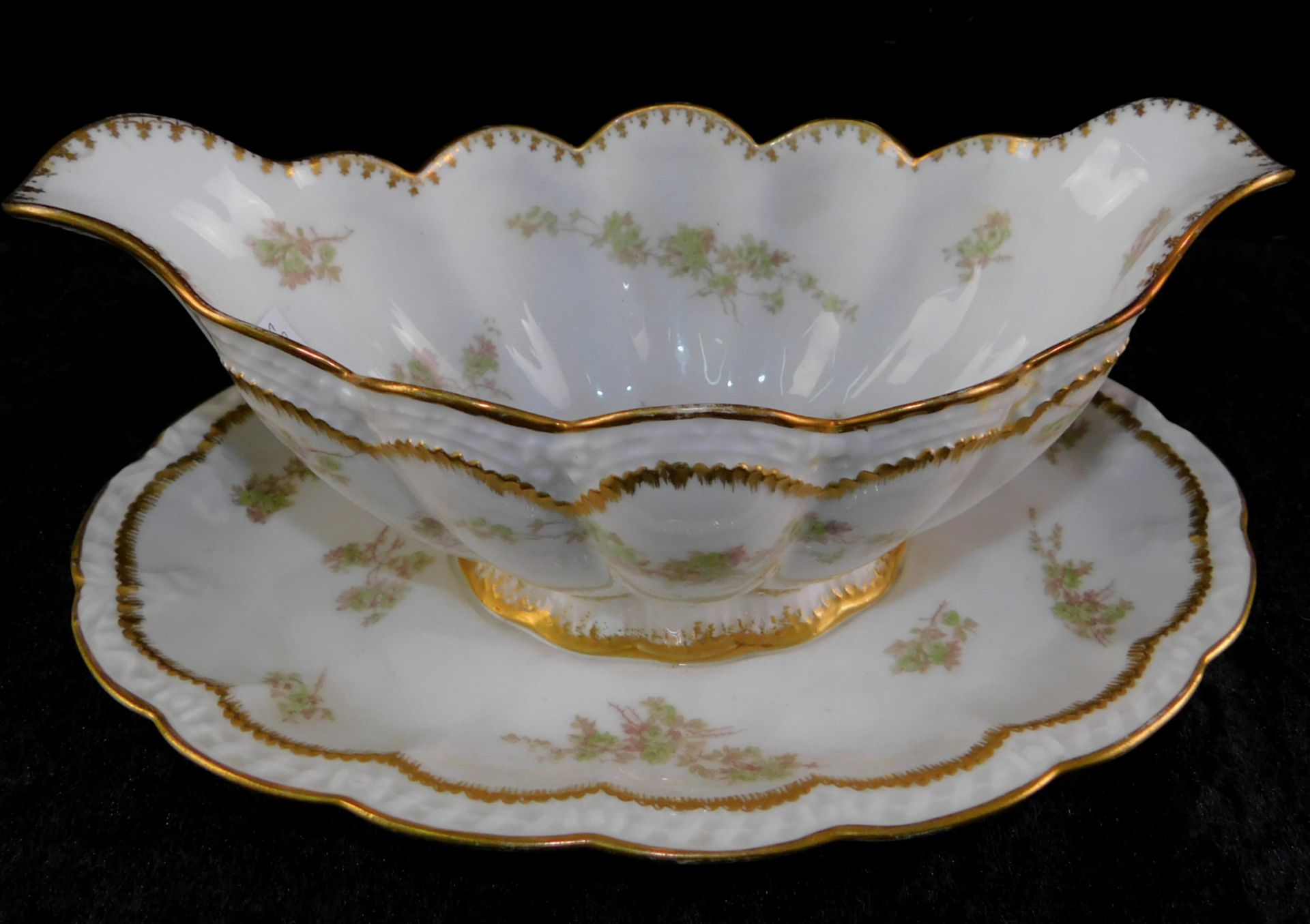 Sauciere, Porzellanmanufaktur Haviland Limoges, einteilig, Blütenzweige u. Goldzier, b: 22 cm</ - Bild 2 aus 2