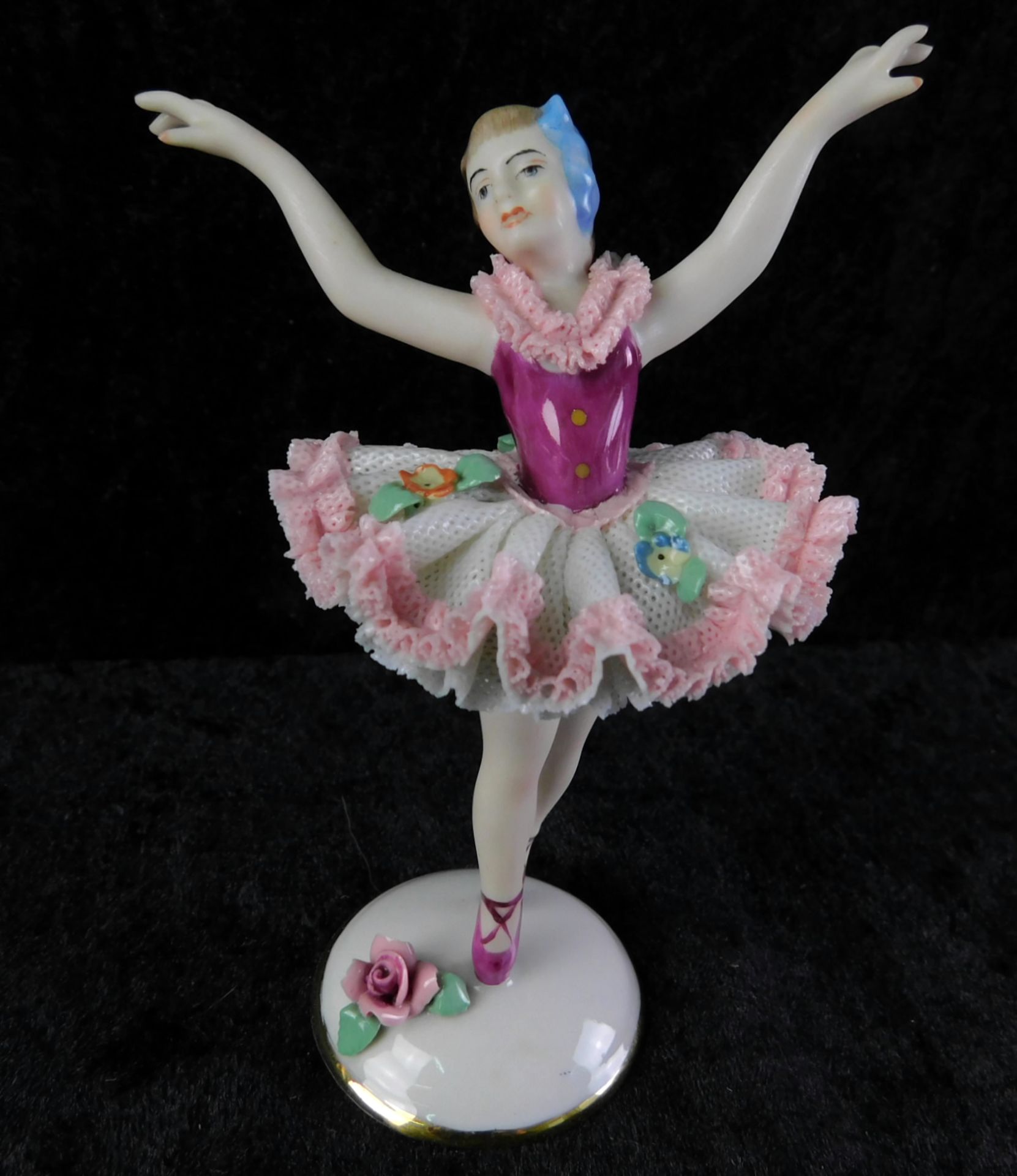 Wilhelm Wessel Porzellanmanufaktur, Ballerina in Tutu, 1949 -64, Höhe 12 cm, polychrom bemalt</