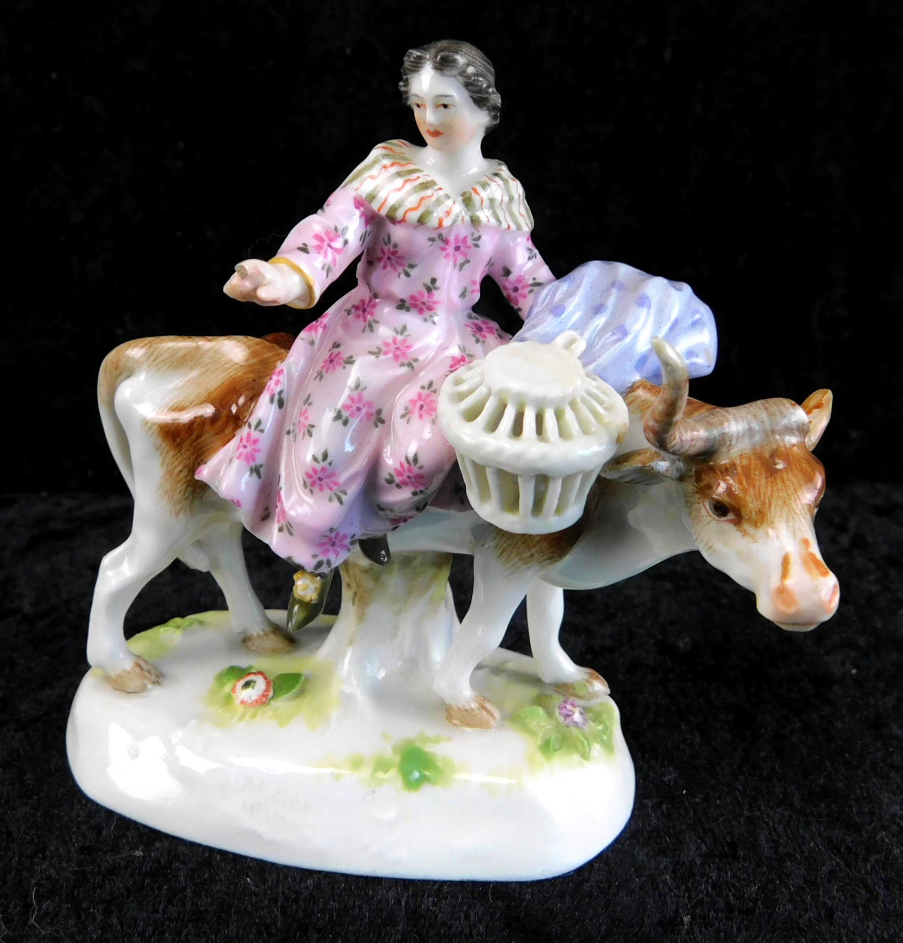 Meissen, Figurengruppe, Bäuerin auf Ochse, Knaufzeit Mitte 19. Jhdt., I.Wahl, h: 9 cm, b: 9,5 c