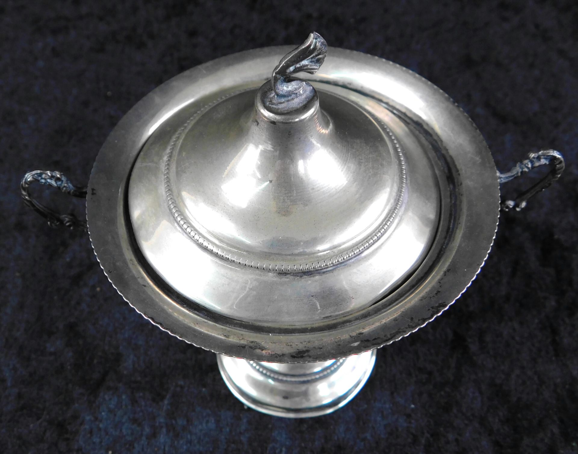 Deckelgefäß, Empireform, Silber 800 punziert, Italien 2.H.20.Jhdt., h: 13 cm, b: 12 cm - Image 3 of 3