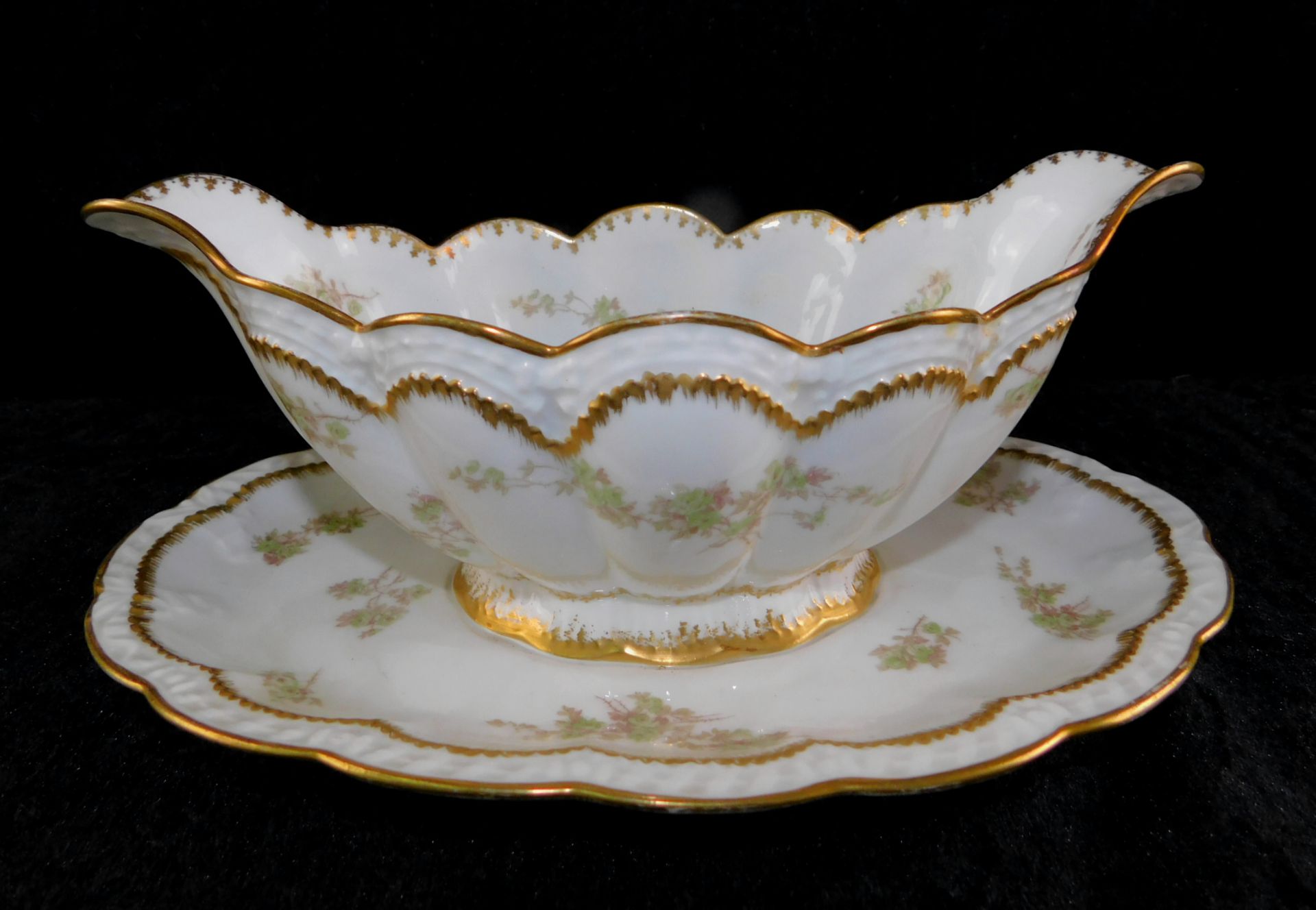 Sauciere, Porzellanmanufaktur Haviland Limoges, einteilig, Blütenzweige u. Goldzier, b: 22 cm</