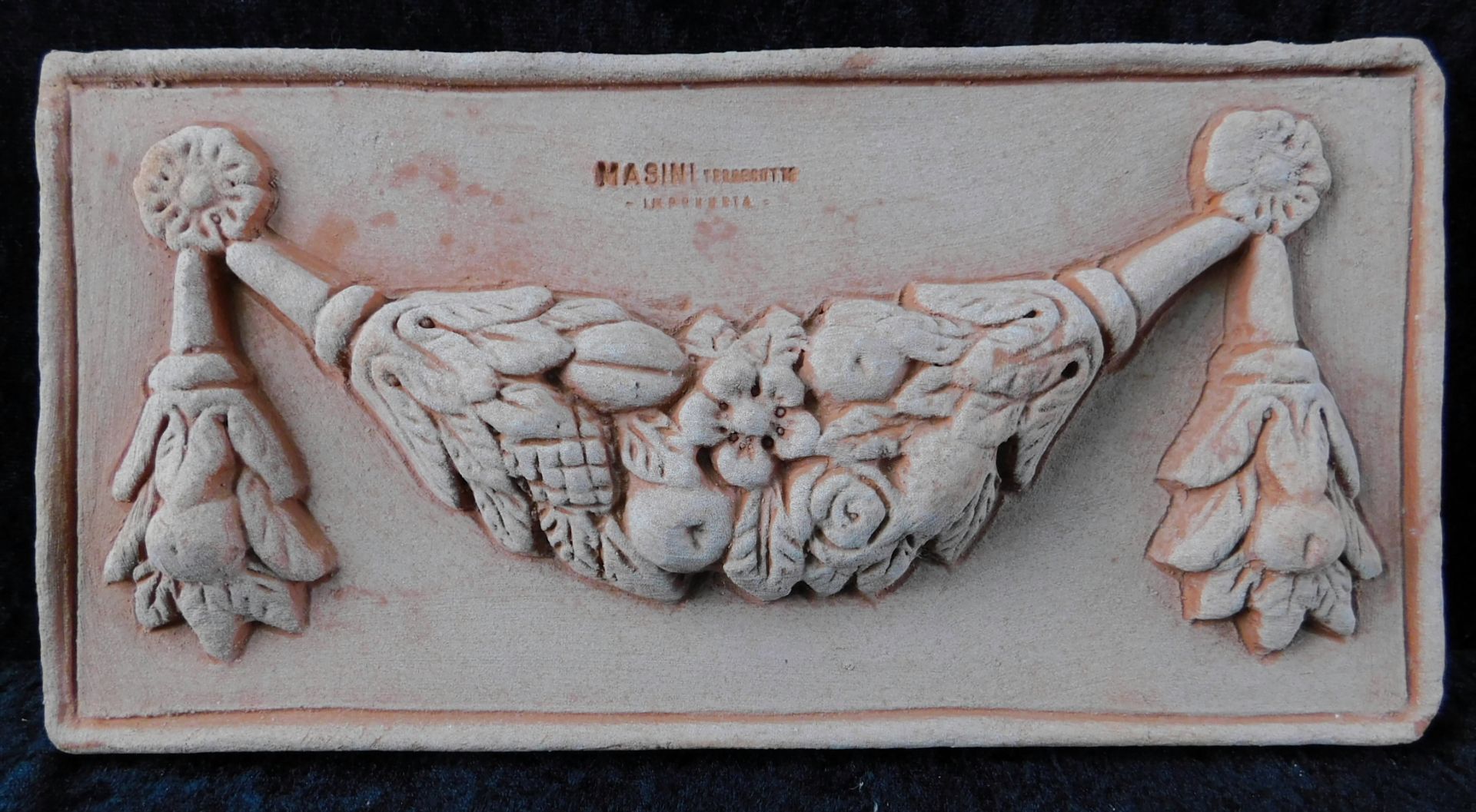 Kachel, Nasini Terracotta, florales Jugendstil Relief, 2.H.20.Jhdt.,30 x 15 cm