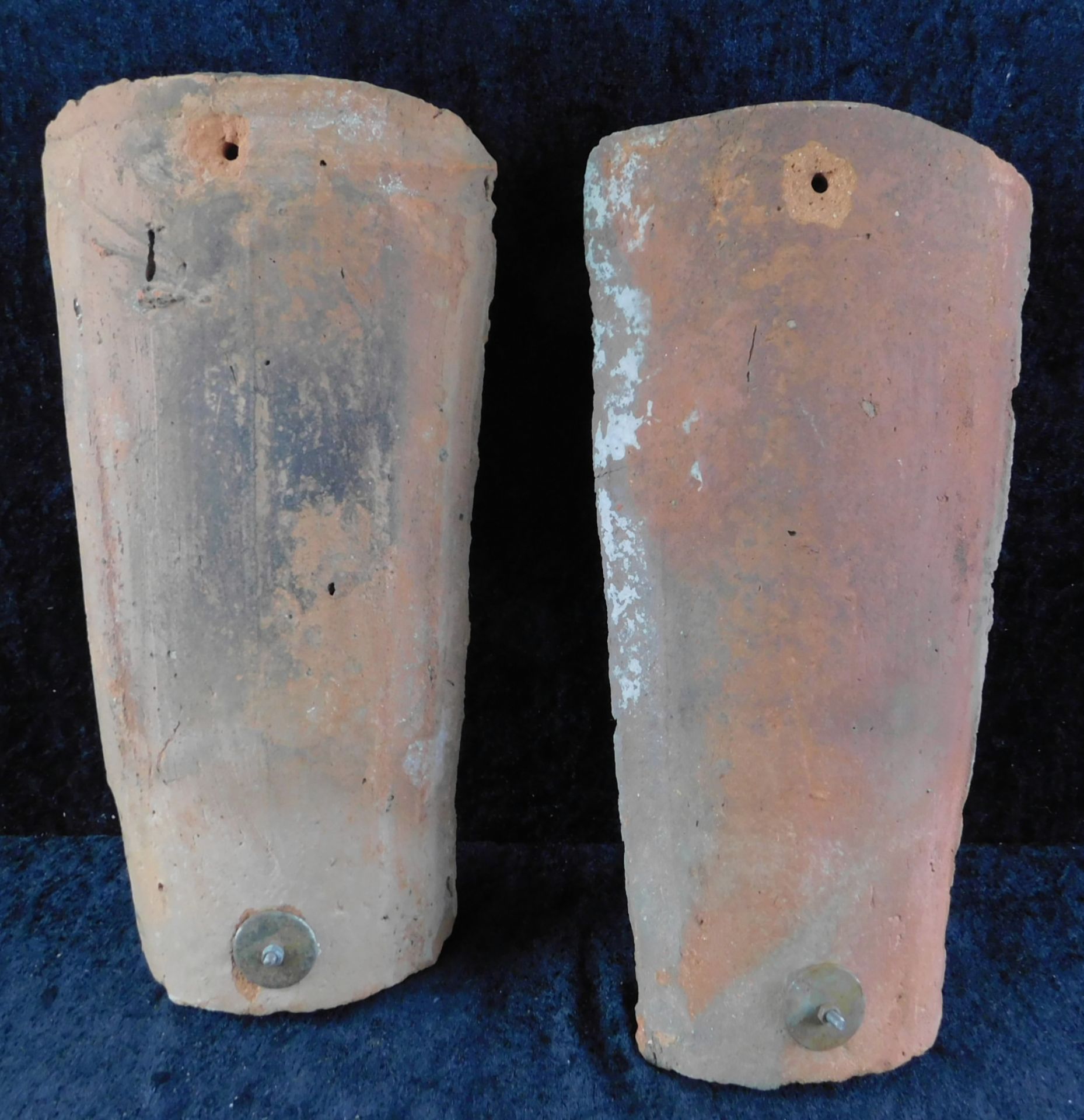 Paar Wandkerzenhalter, Terracotta, 2. H. 20. Jhdt., Höhe 33 cm, Breite 17,5 cm - Bild 2 aus 2