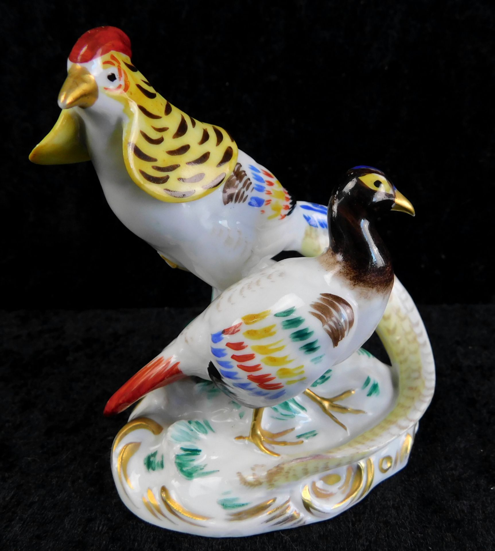Vogelpaar, Volkstedter Porzellanmanufaktur, 20. Jhdt., polychrome Bemalung, h: 10 cm, b: 8,5 cm<
