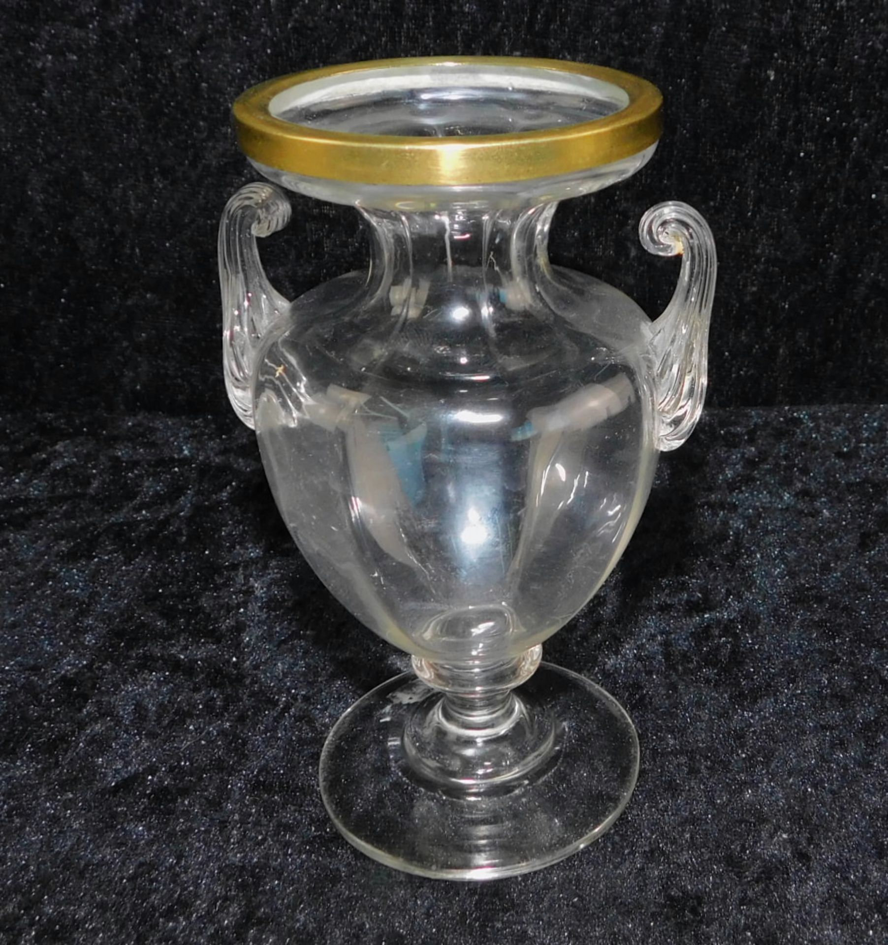 Kleine Amphorenvase, Glas geschliffen mit Messingeinfassung, um 1900, Höhe 11,5 cm,Ø oberer Ra