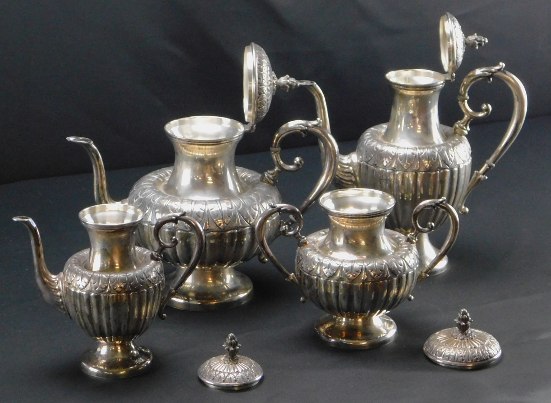 Silber-Set, 4- teilig, Kaffeekanne, Teekanne, Zuckerdose, Milchkanne, 800 er Silber, 1.885 g - Bild 3 aus 3