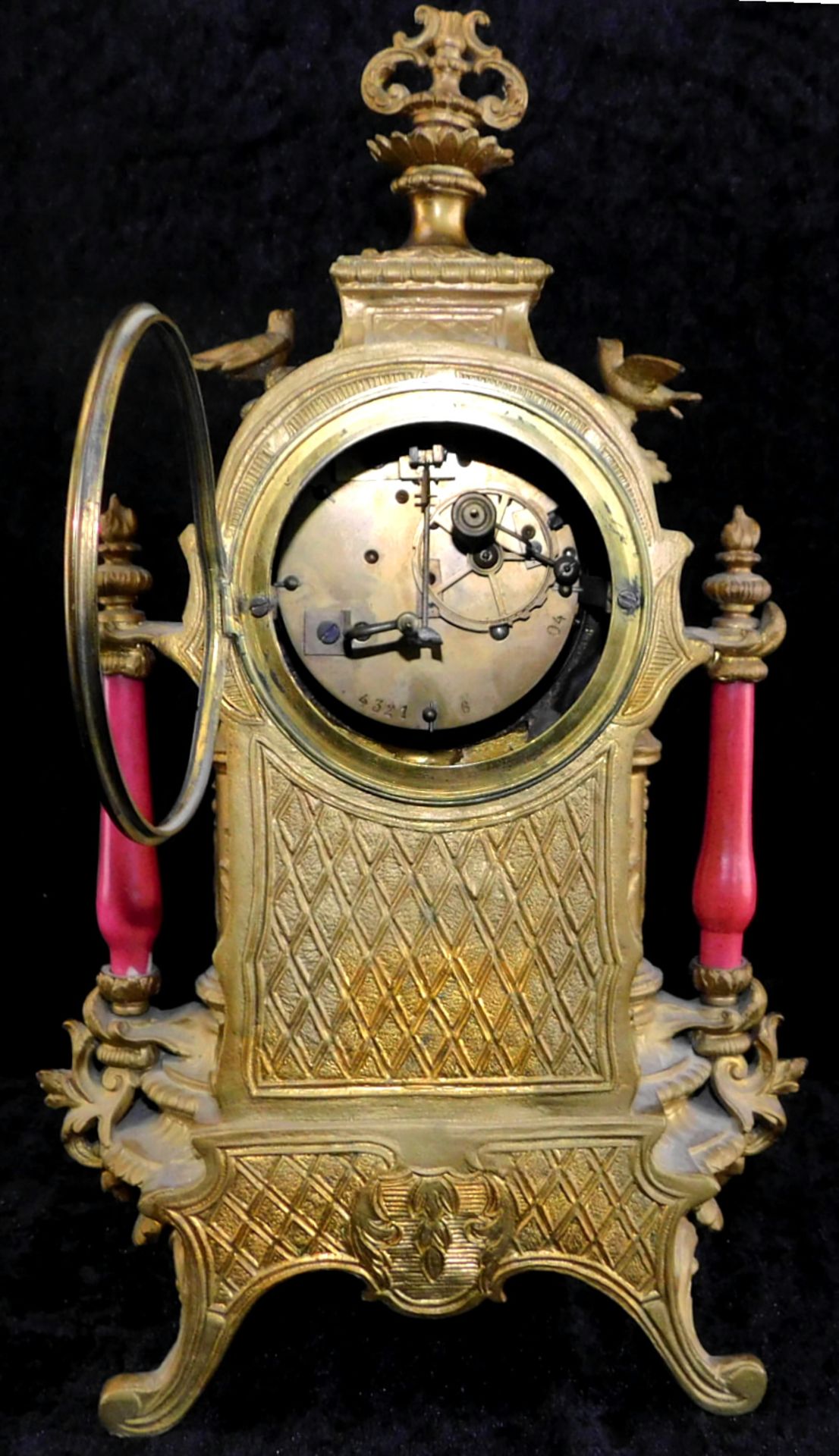 Kaminuhr mit Beisteller, französisch um 1860, Pendule und Säulen emailliert u. bemalt, Metallg - Bild 3 aus 10