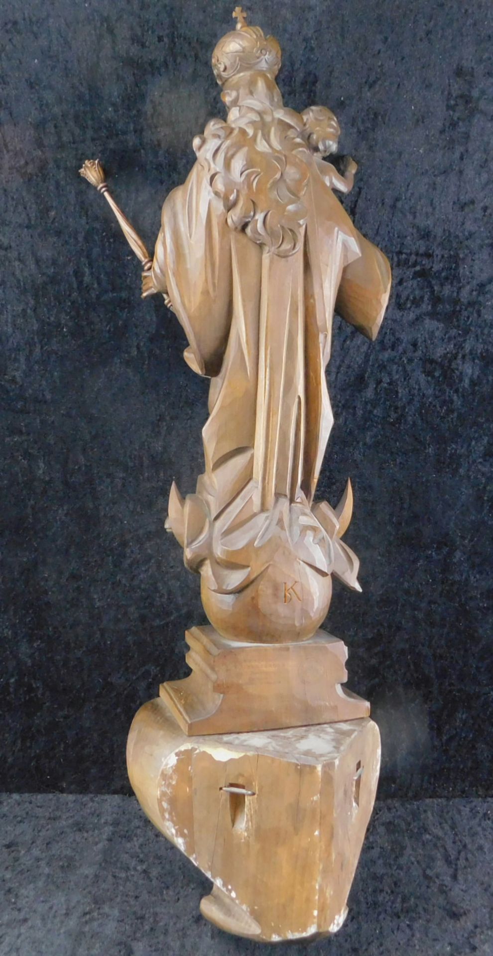 Madonna mit Kind, Holzskulptur auf Eck-Konsole, 2.H.20.Jhdt., Stempel Holzschnitzerei Kaiserberg - Image 3 of 3
