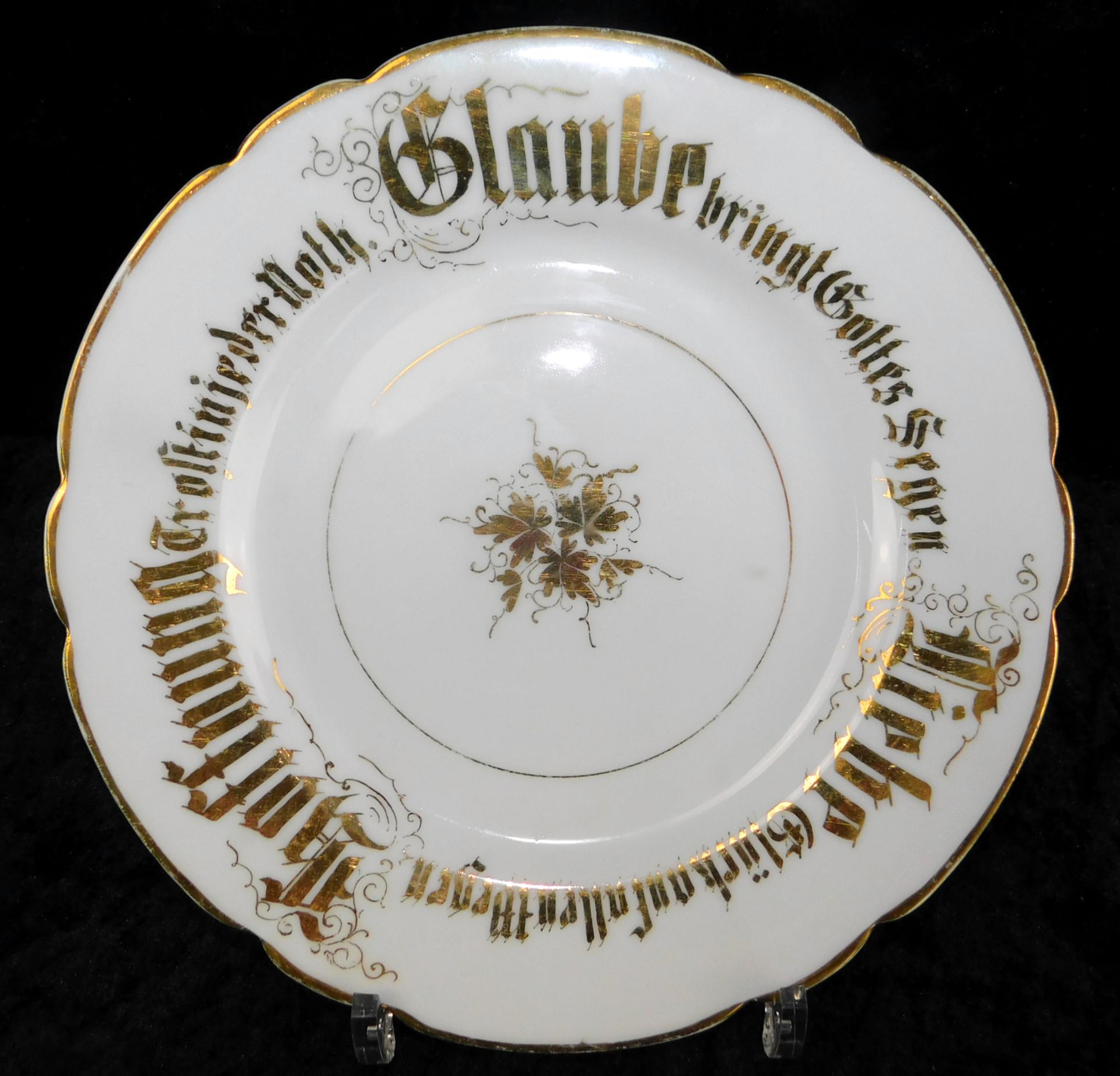 KPM Sammelteller, Sinnspruch und Rand Gold, Malernummer, Ø 25 cm, teilweise Goldabrieb<br /