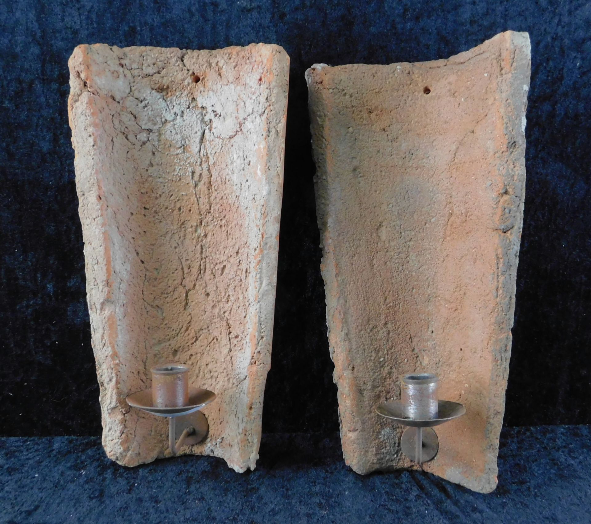 Paar Wandkerzenhalter, Terracotta, 2. H. 20. Jhdt., Höhe 33 cm, Breite 17,5 cm