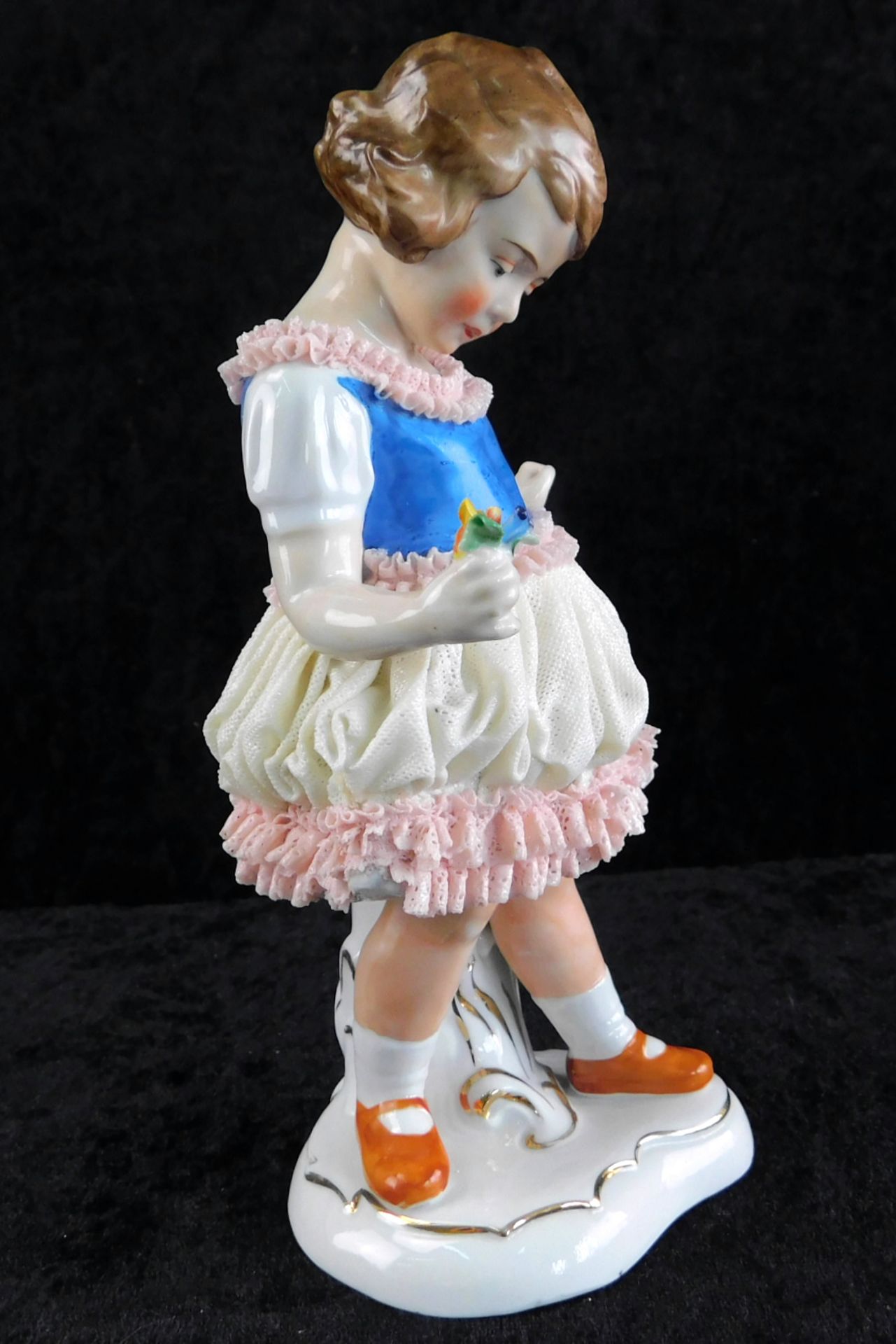 Porzellan-Figur um 1940, Leube & Co., Reichmannsdorf, Mädchen im Spitzenröckchen, h: 20 cm,Ø - Image 4 of 5