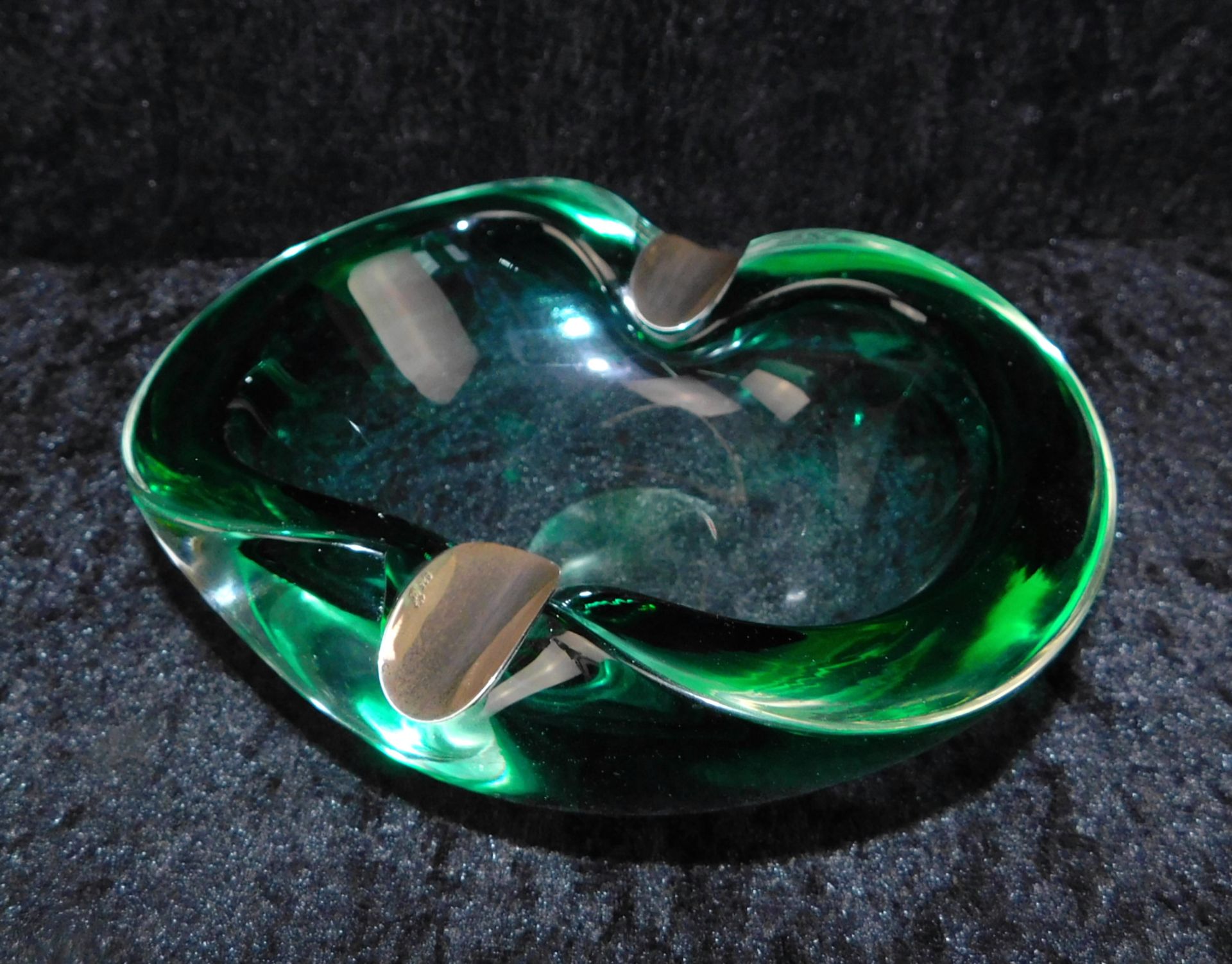Murano Aschenbecher, Nierenform, farbloses Glas m. grüner Einschmelzung, 925er Silbermonturen,