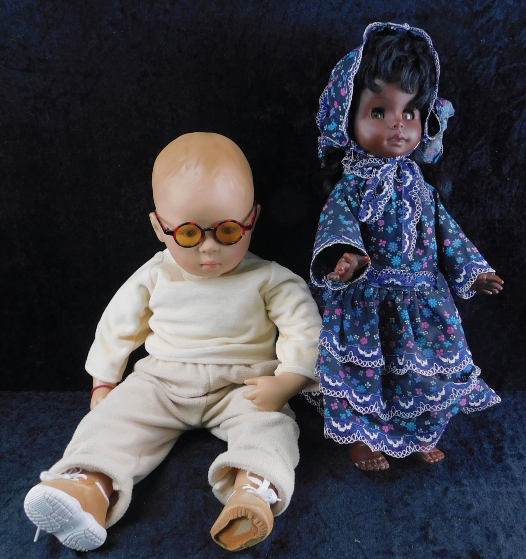 Paar Götz Puppen, bespielt, ab 1970 er Jahre1. Puppe 16/42/71, ca. 40 cm2. Baby 2