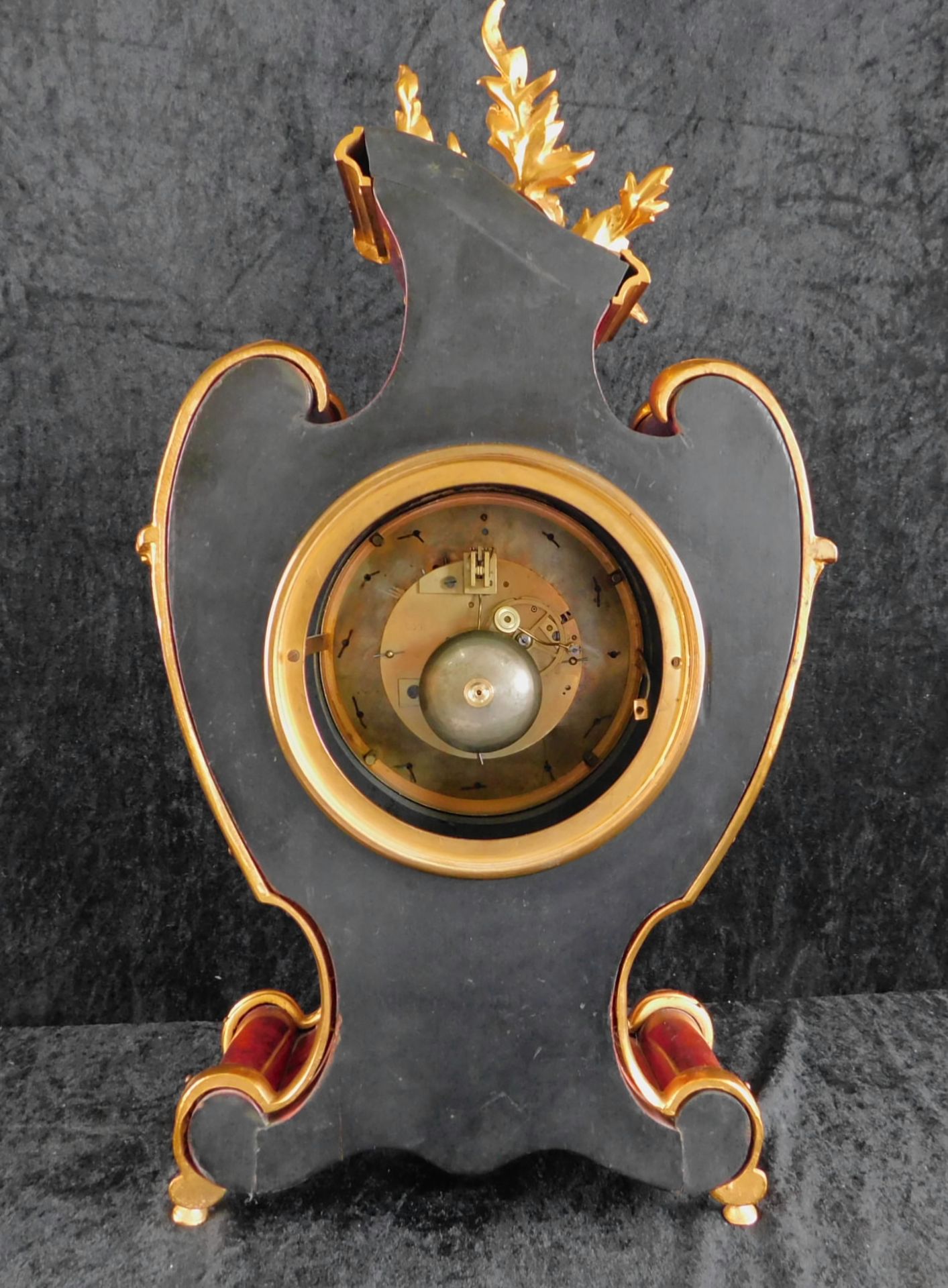 Französische Pendule, um 1855, Schildplatt mit Messingapplikationen, Uhrwerk gepunzt H.L.F. - Image 3 of 5