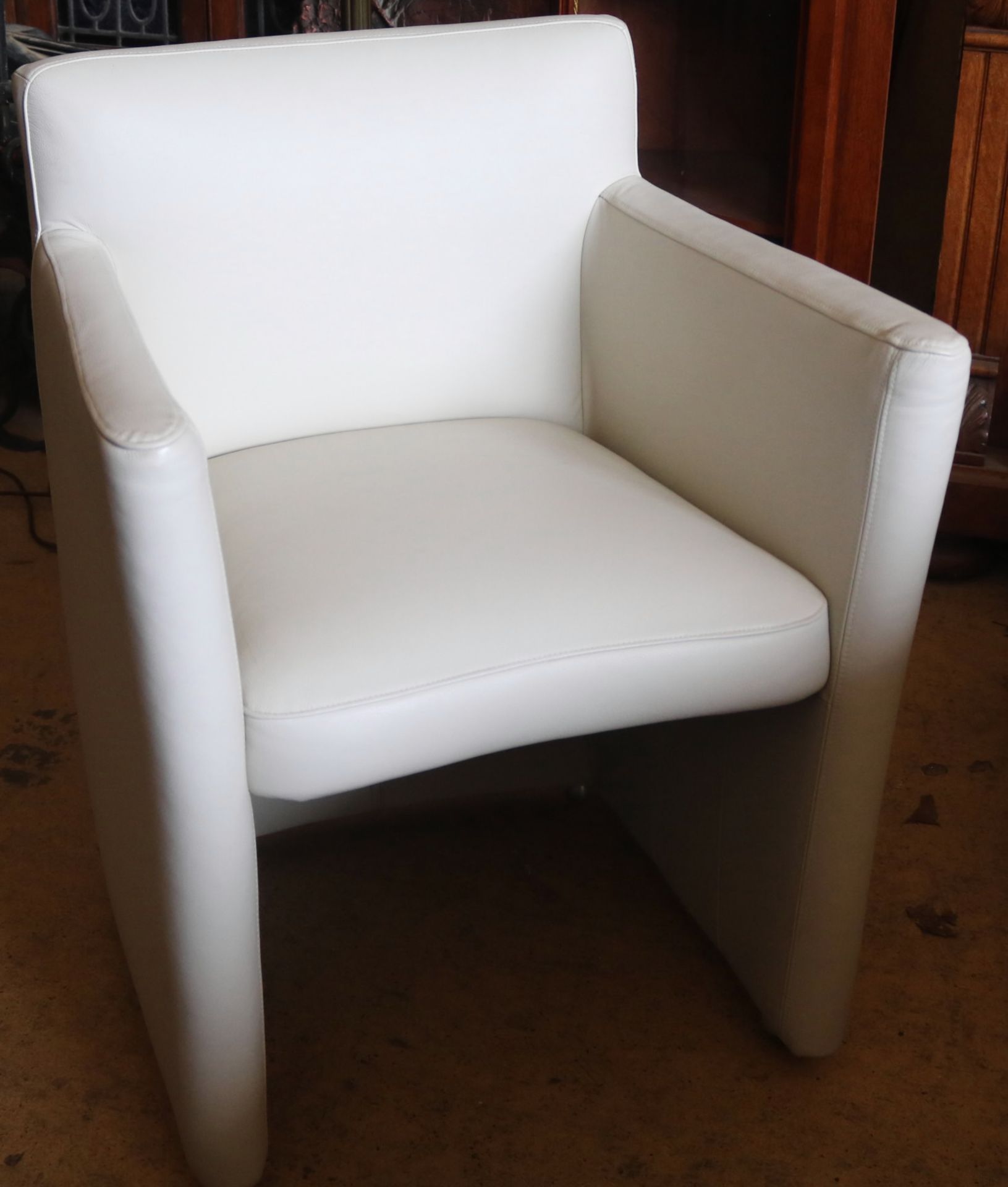Design-Sessel, Leder weiß, H: 46 cm, 2. H. 20. Jh. - Image 3 of 3