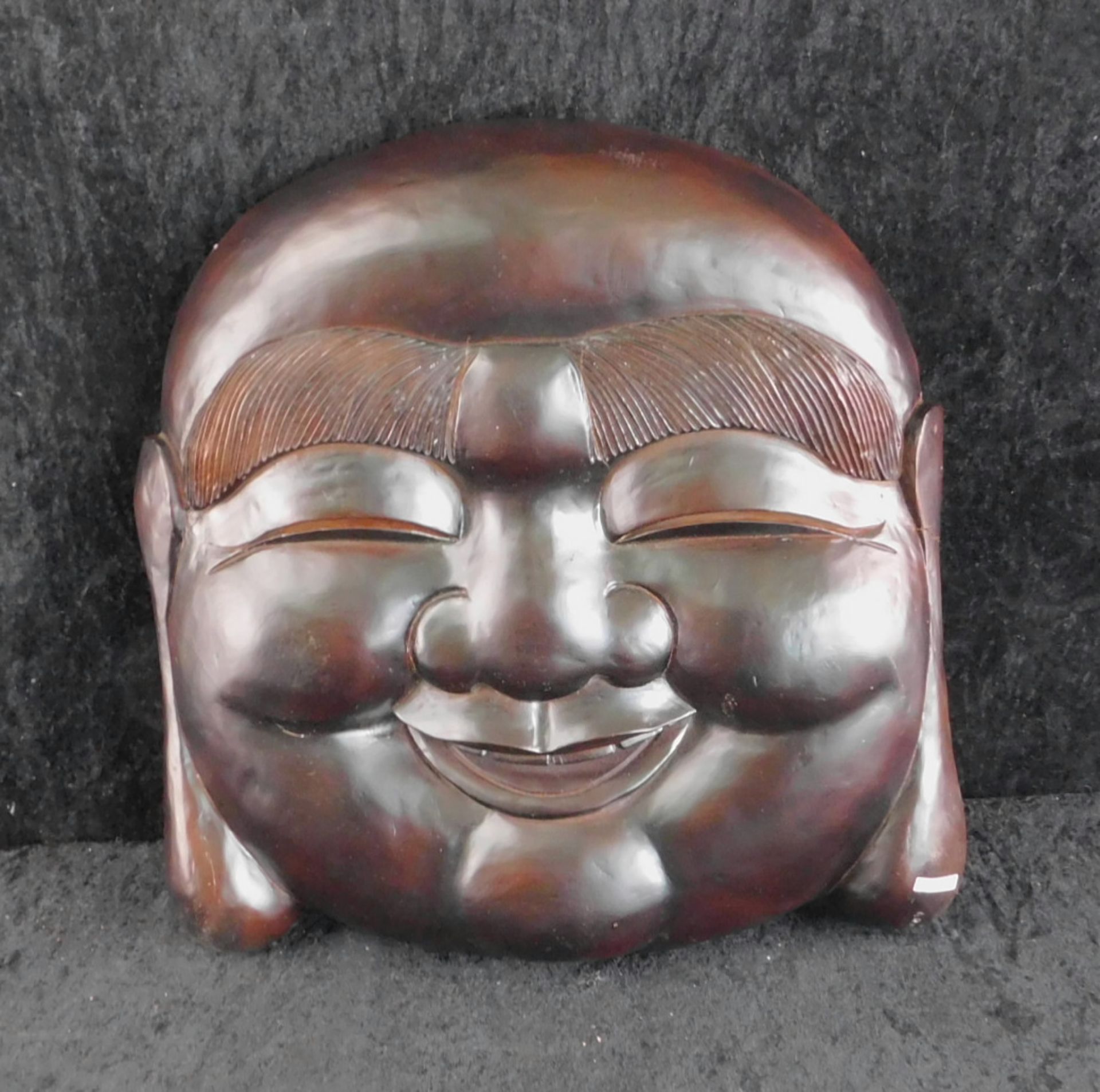 Buddha Kopf, große Reliefdarstellung, Holz geschnitzt, dunkel gebeizt, H: 37 cm, B: 40 cm, T: 6 cm