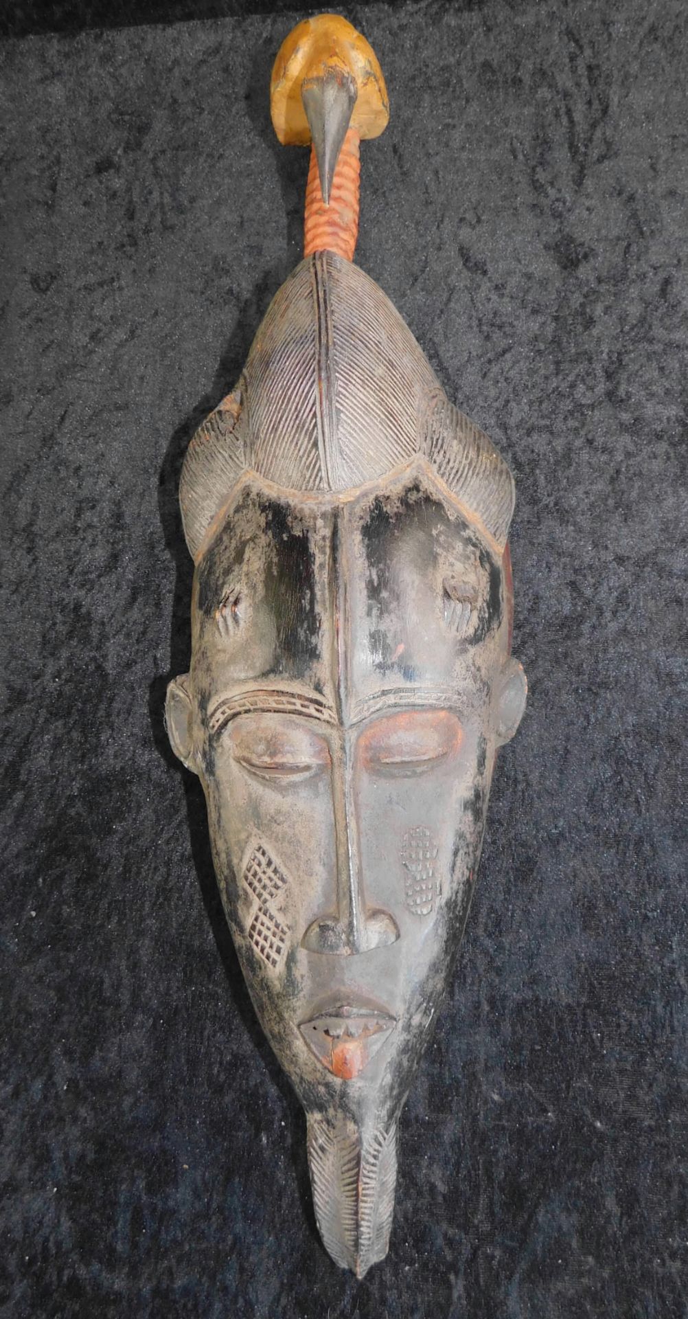 Lomane Maske der Yaure, Elfenbeinküste, Vogelmaske, Holz geschnitzt mit Hornraben u. Bart