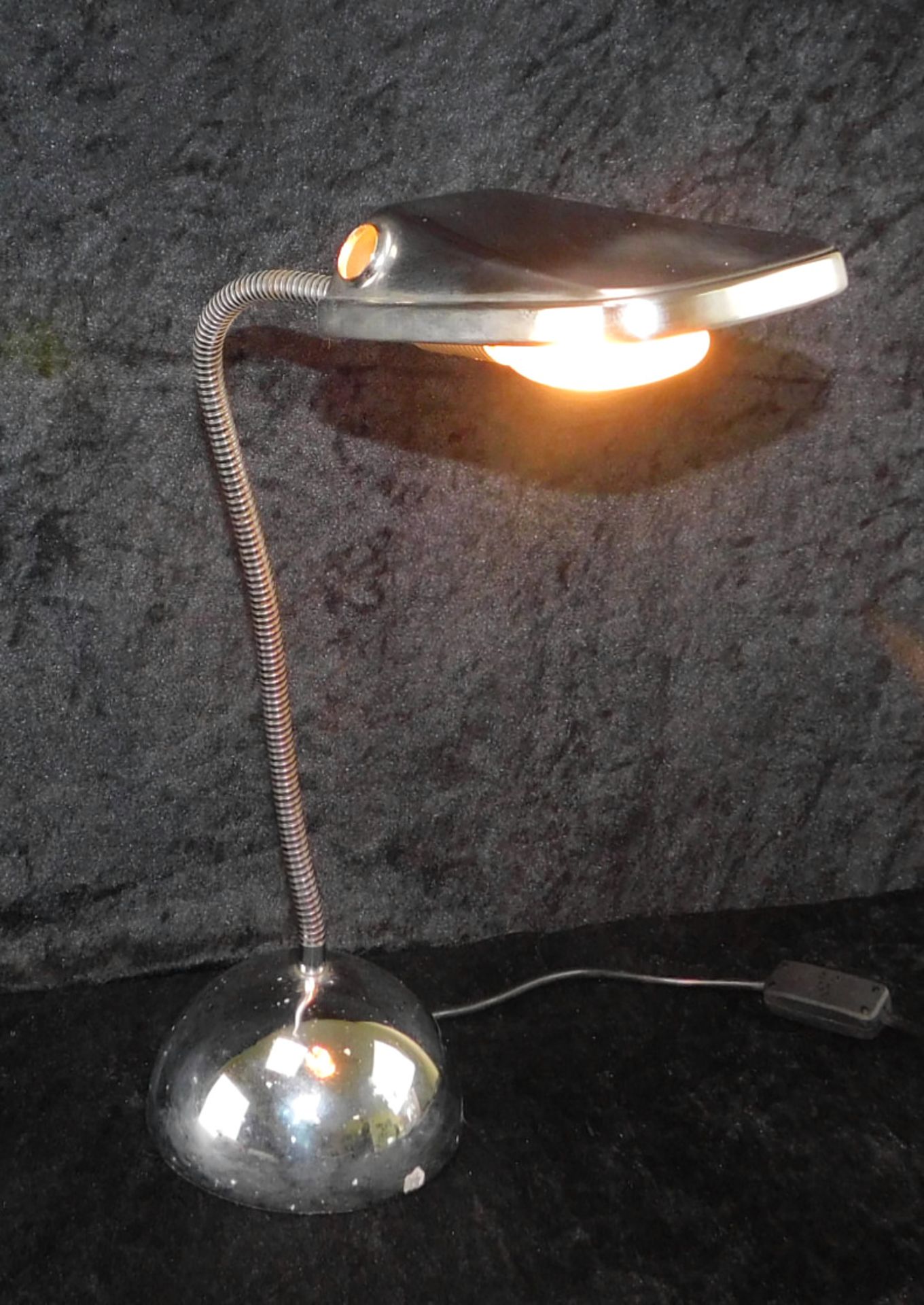 Tischlampe verchromt, 1970er Jahre Industrie-Design, flexibler schwenkbarer Arm, H bis 62 cm