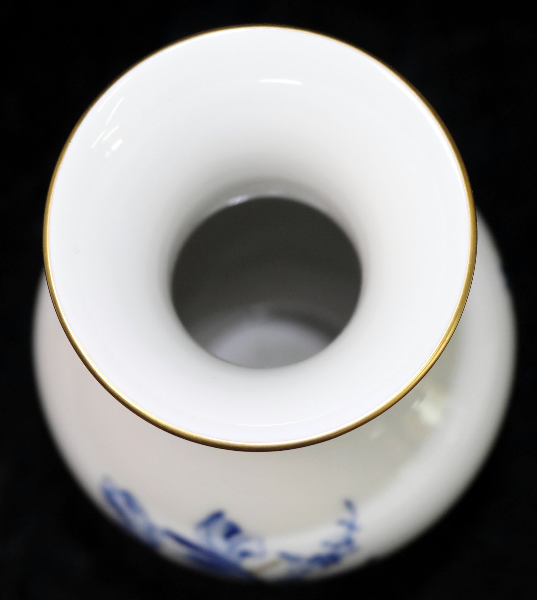 Meissen Porzellan, Vase blaues Blumendekor, 2. Wahl, gekreuzte Schwerter, 20. Jh. - Image 3 of 4