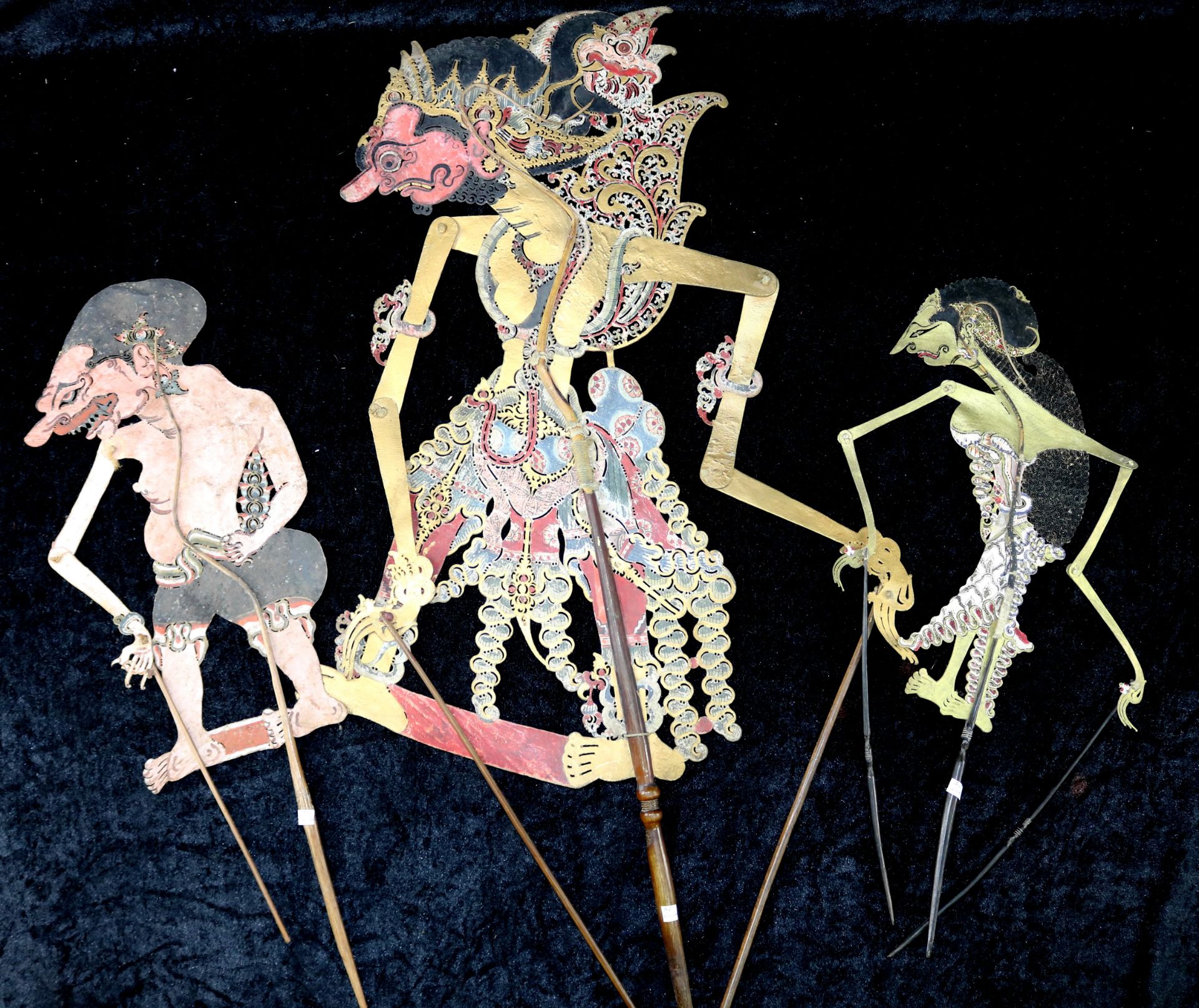 Wayang-Kulit-Figuren, 3 Schattenspiel-Figuren, Indonesien, 20. Jh.