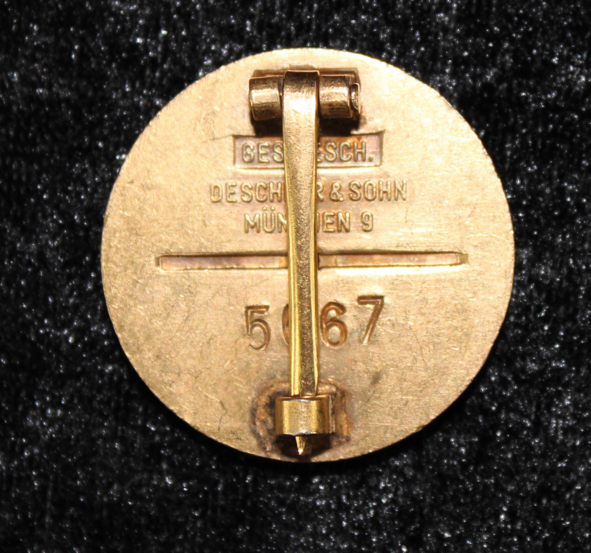 3. Reich, NSDAP Goldenes Ehrenzeichen, Ø 30 mm, Deschler & Sohn, München - Image 2 of 3