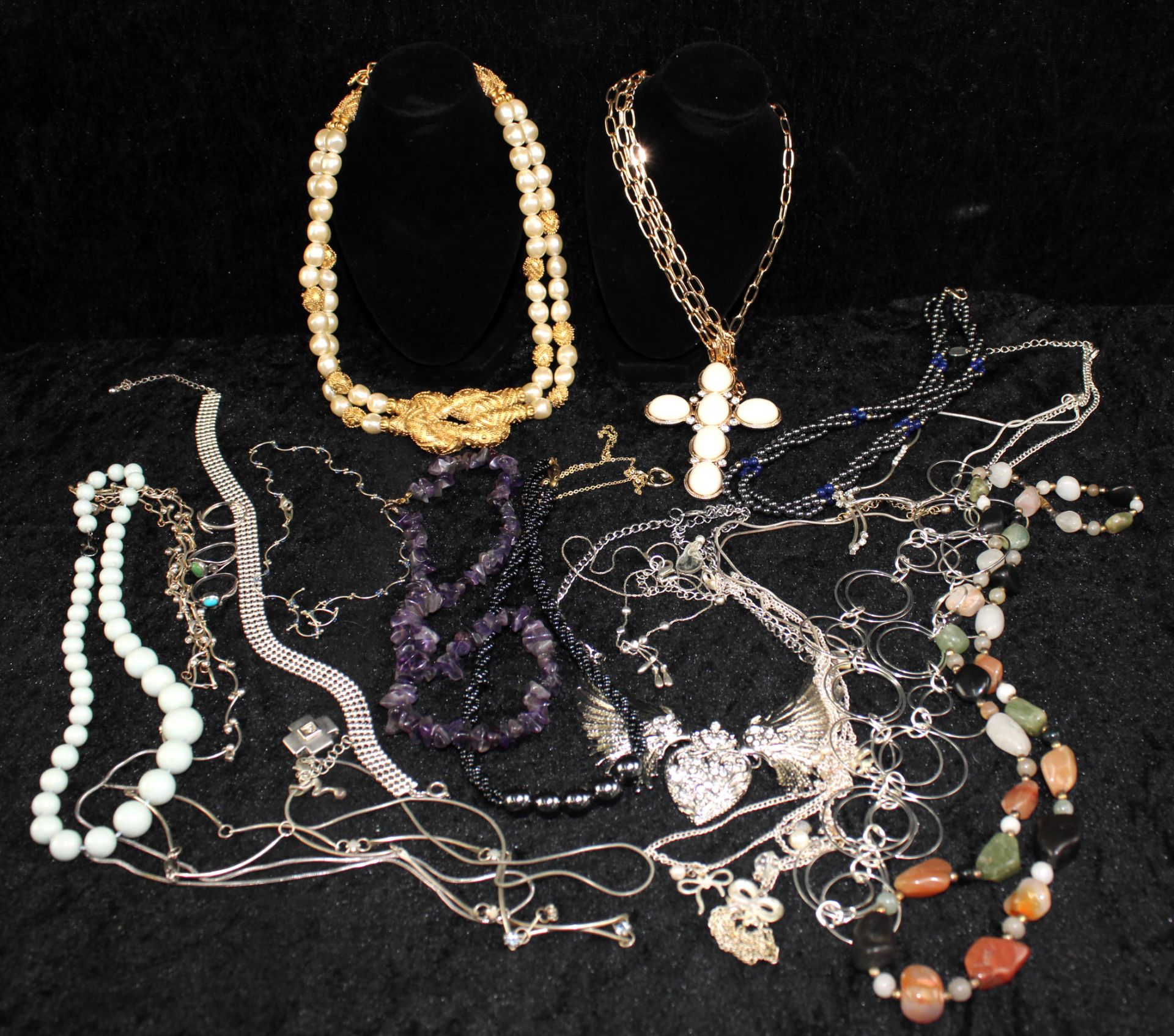 Konvolut Modeschmuck 1980er Jahre, ca. 20 Teile, Franklin Mint Collier, Perlenketten, Silberketten,