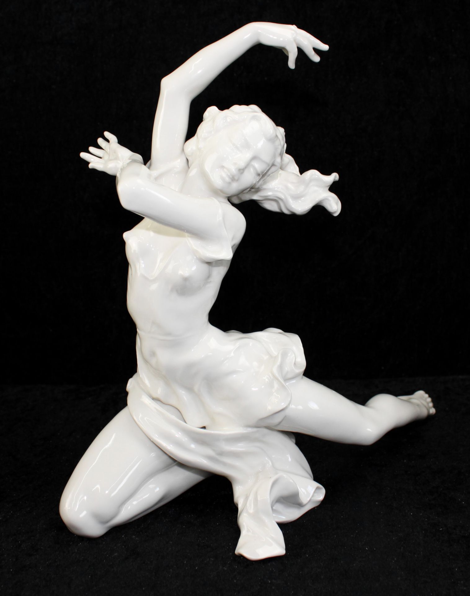Porzellanfigur Tänzerin "Finale", Hutschenreuther, Entwurf K.Tutter, H: 28 cm