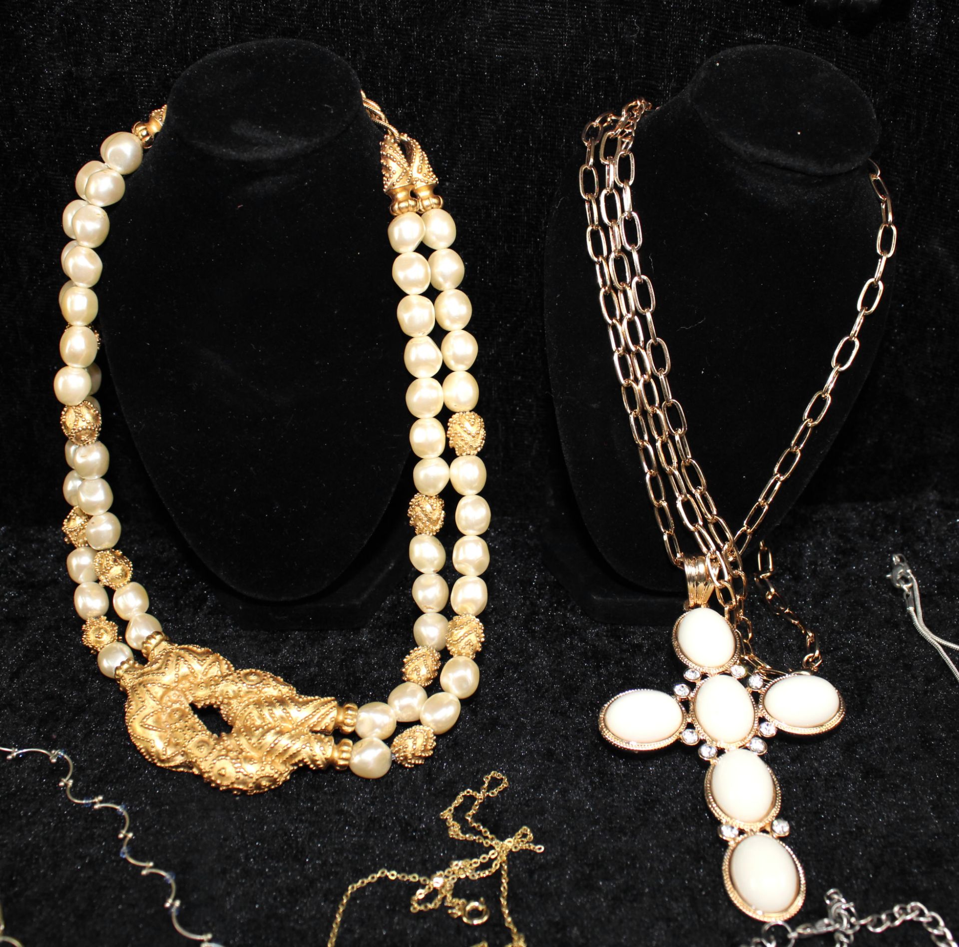 Konvolut Modeschmuck 1980er Jahre, ca. 20 Teile, Franklin Mint Collier, Perlenketten, Silberketten, - Image 2 of 2