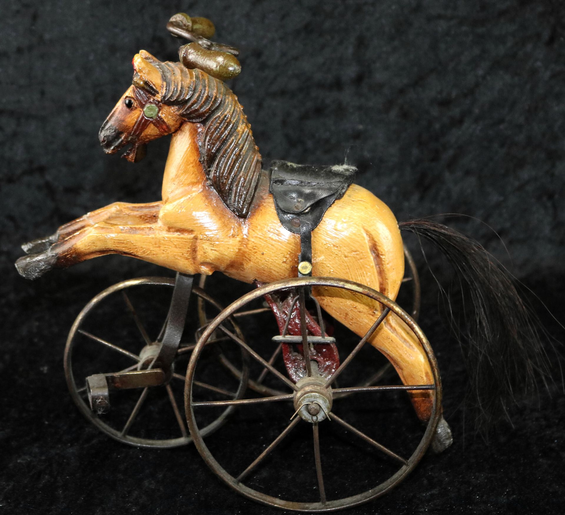 Spielzeug-Dreirad, bemaltes Holzpferd auf Speichenrädern, 20. Jh. - Image 2 of 4
