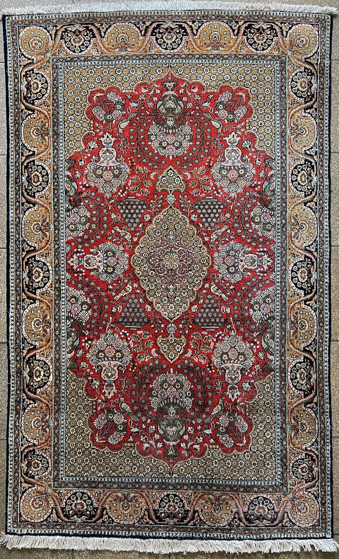 Iran Ghom, Muster in Rot, Rosé und Grün, 700000 Knoten pro Quadratmeter, gereinigt, 1,67 x 1,04