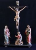 Franken, 18. Jh. Kreuzigungsgruppe, Holz, farbig gefasst, Altersspuren, H. 86 cm