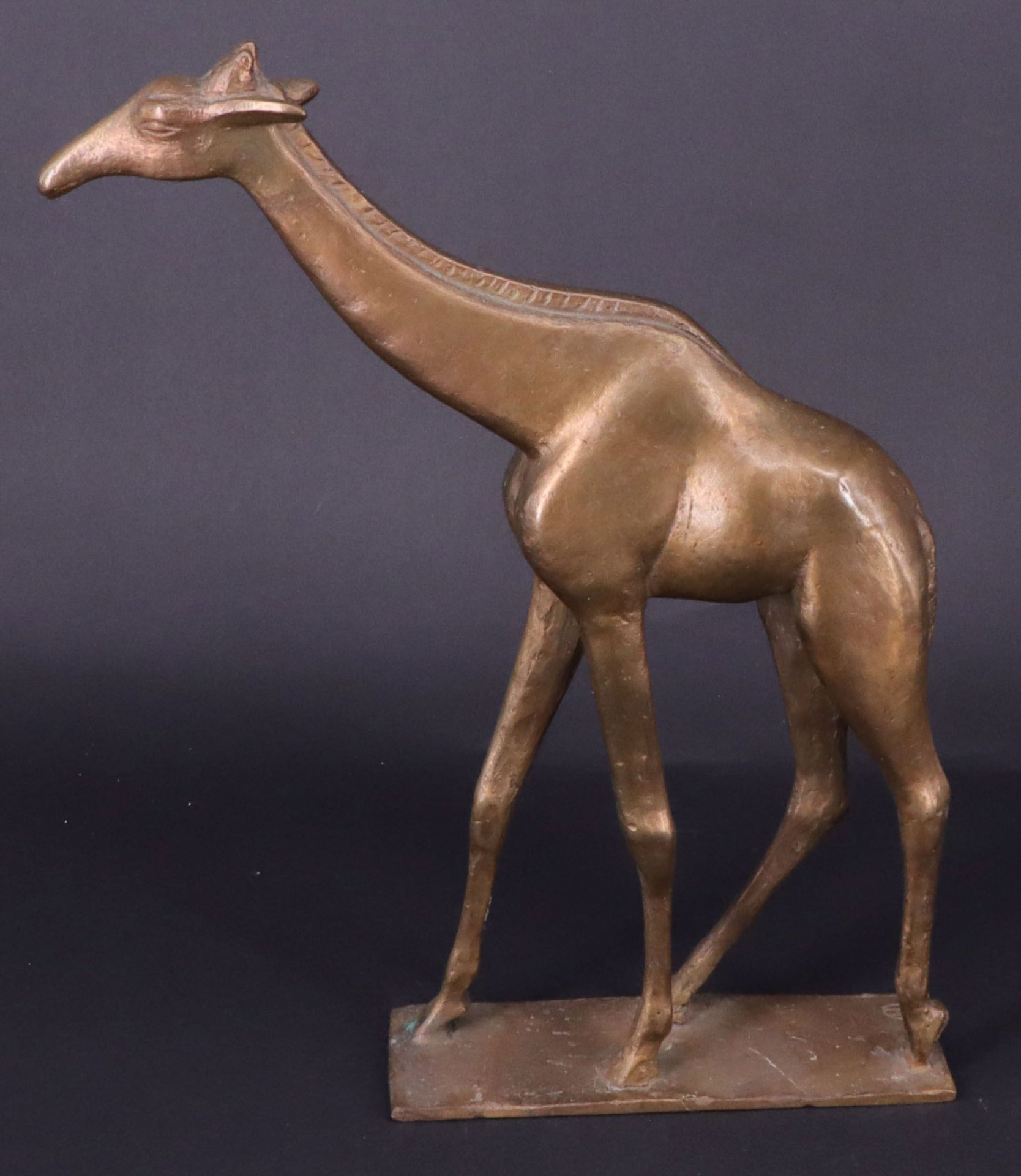 Giraffe auf flacher Plinthe, Bronze, gemarkt "H", H. 24 cm