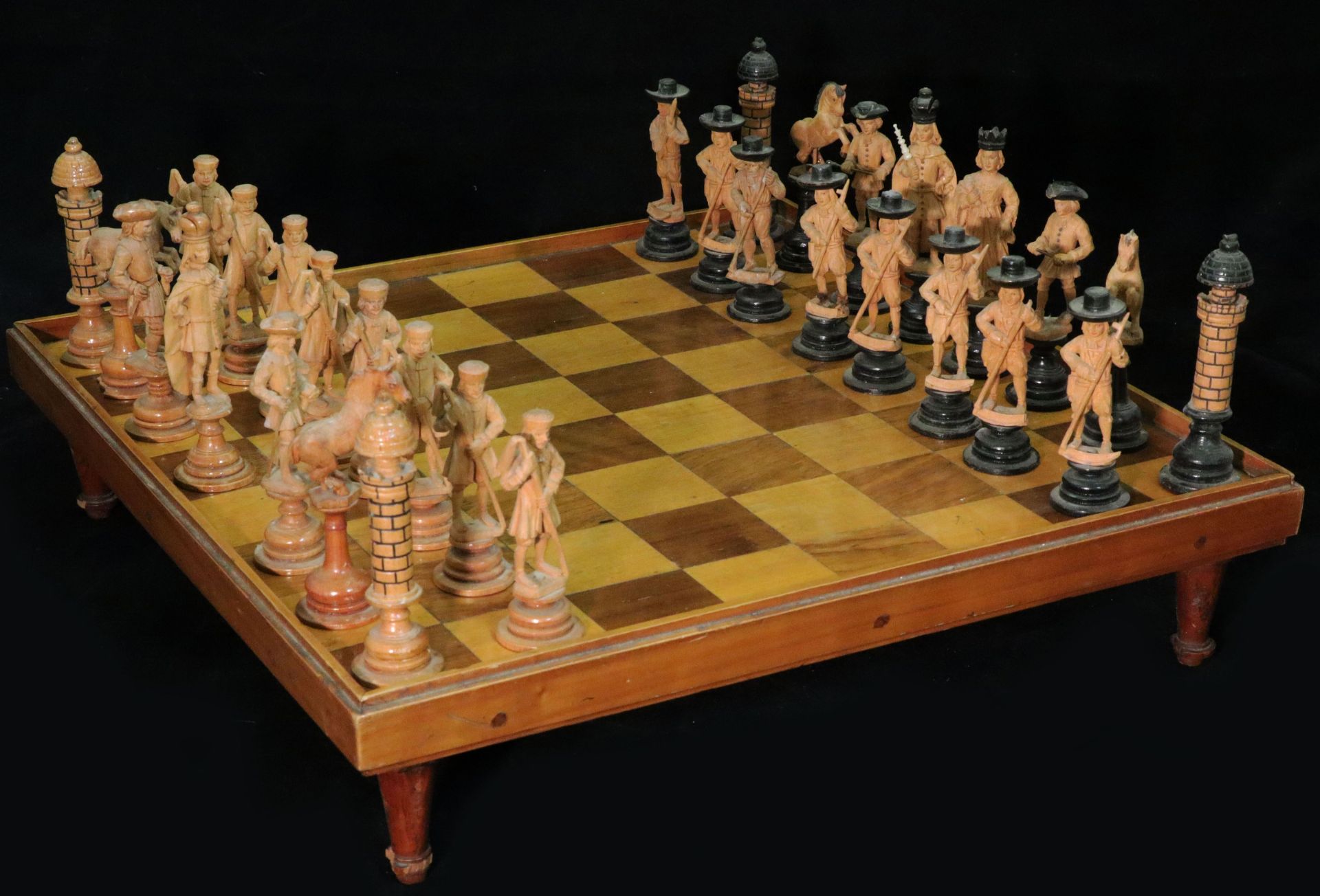Wohl Frankreich 18./19. Jh., Schachspiel, Holz, geschnitzt, in Kasten mit Schachbrett, eine Figur - Image 2 of 9