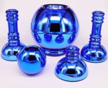 Design, Konvolut blaue Glas-Objekte, Kerzenleuchter, Bestform Design Annette Jung, 9 - 20 cm
