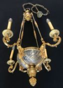 Deckenkrone, Frankreich, 19. Jh., Empire-Stil: Glasschale mit vier gebogenen Leuchterarmen aus Messi