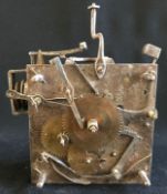Kleines Turmuhrwerk, 17./18. Jh.: geschmiedetes Eisengestell mit Räderwerk aus Messing, Initialen "F